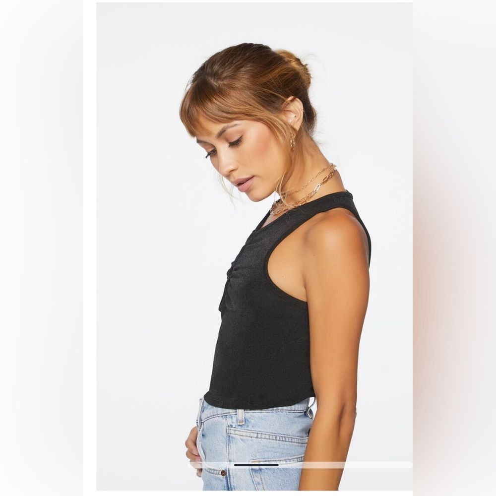 Forever 21 Forever 21 Black Cutout Sleeveless Crop Top Size Small Stret Size S / US 4 / IT 40 - 4 Thumbnail
