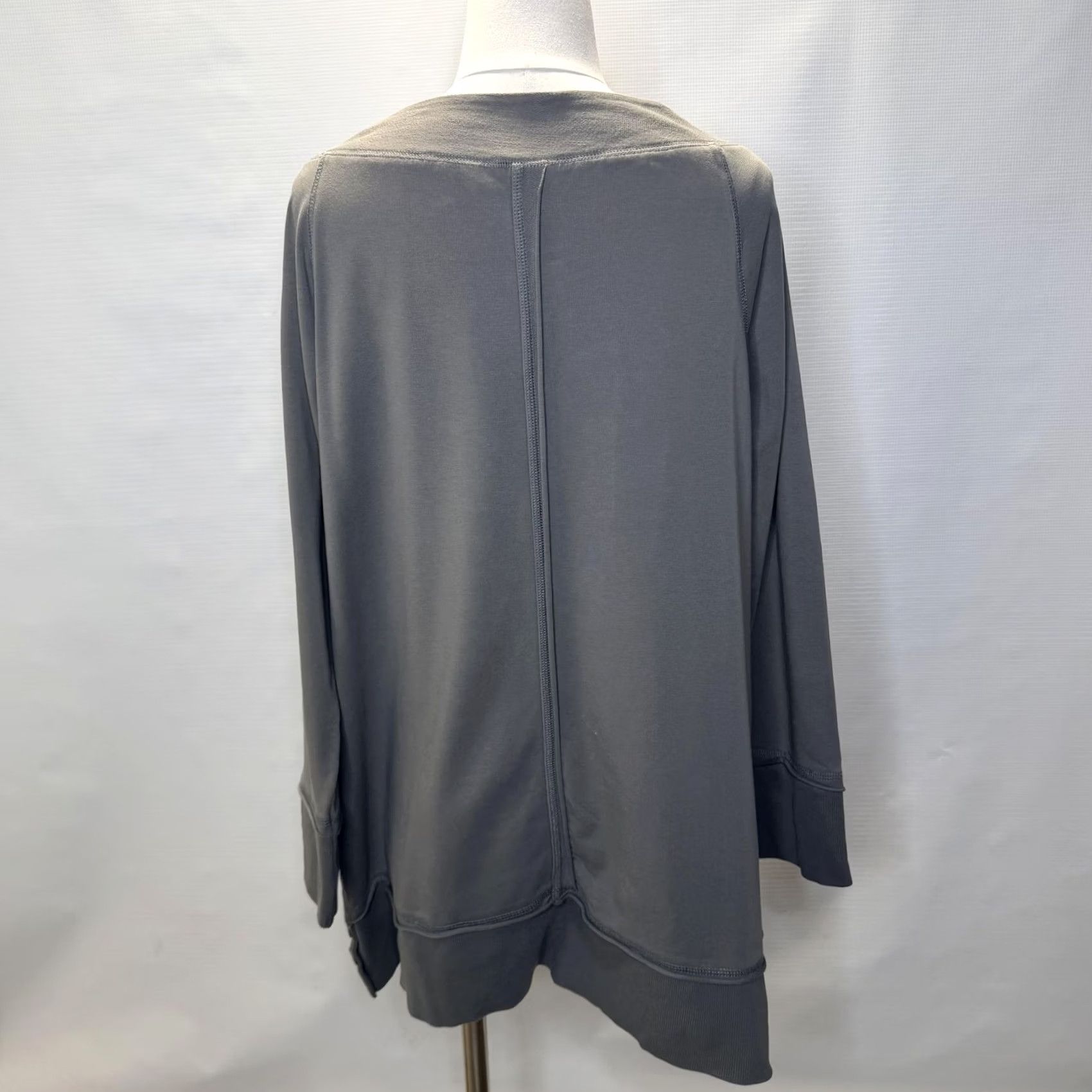Soft Surroundings Soft Surroundings Tunic Sweatshirt Womens Large Gray Boat Neck Button Hem Shirt Size L / US 10 / IT 46 - 3 Thumbnail