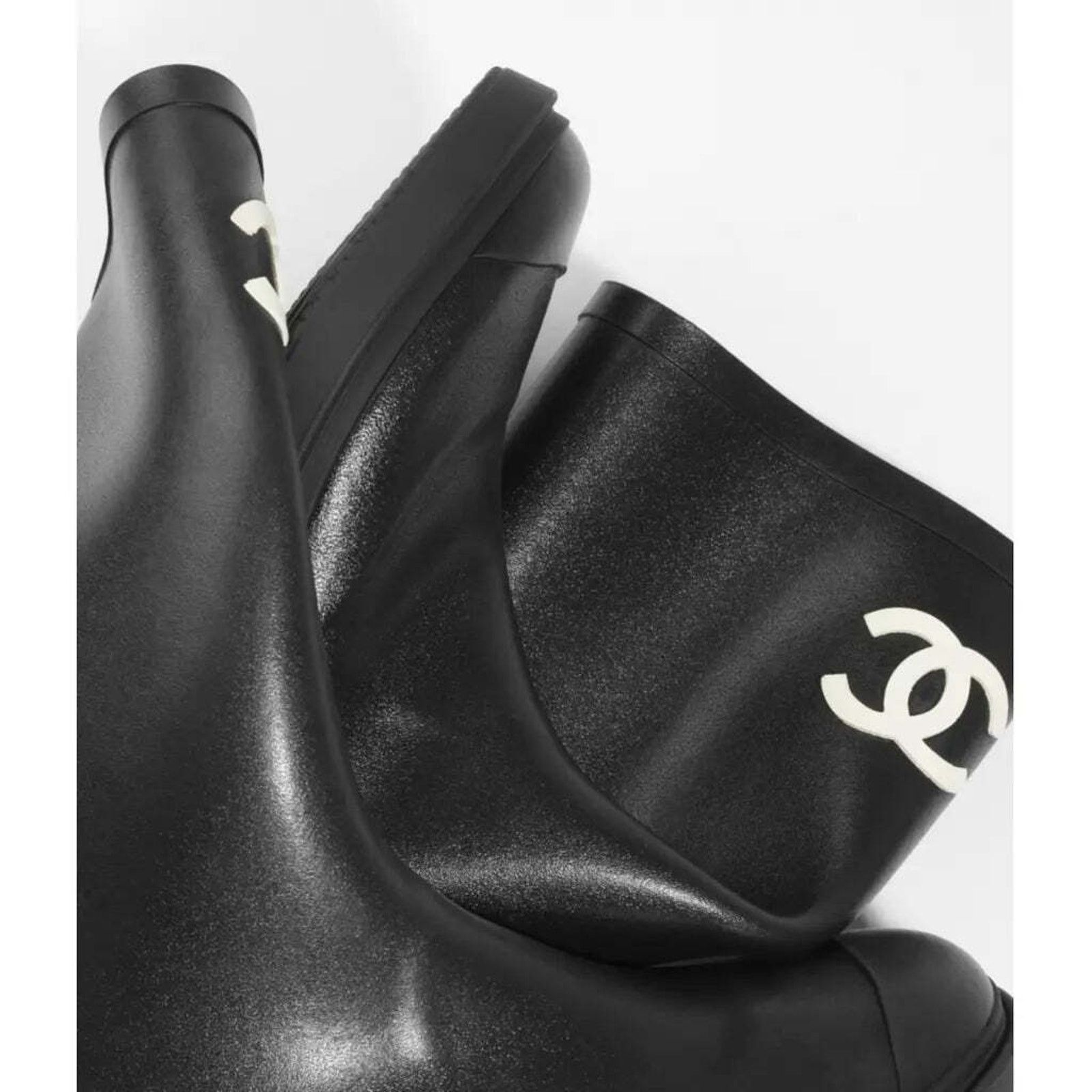 Chanel Chanel 22A Black White CC Logo High Rubber Rain Boots 42 Size US 12 / IT 42 - 8 Thumbnail