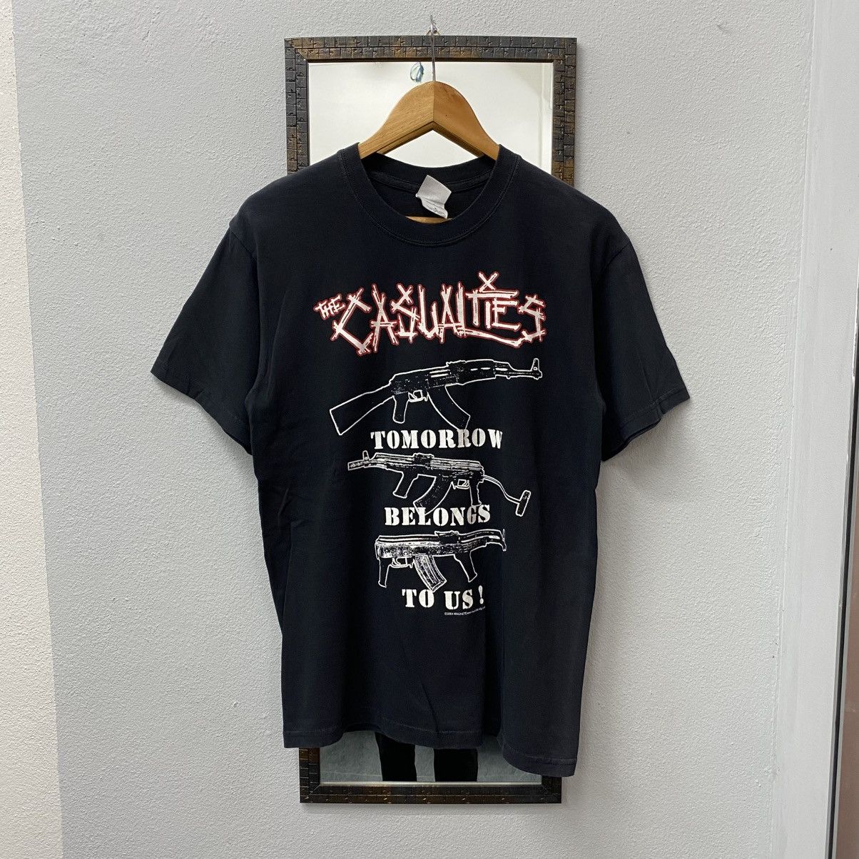 Band Tees Vintage 00s THE CASUALTIES Tomorrow Belongs To Us Tour Tee Size US M / EU 48-50 / 2 - 1 Thumbnail