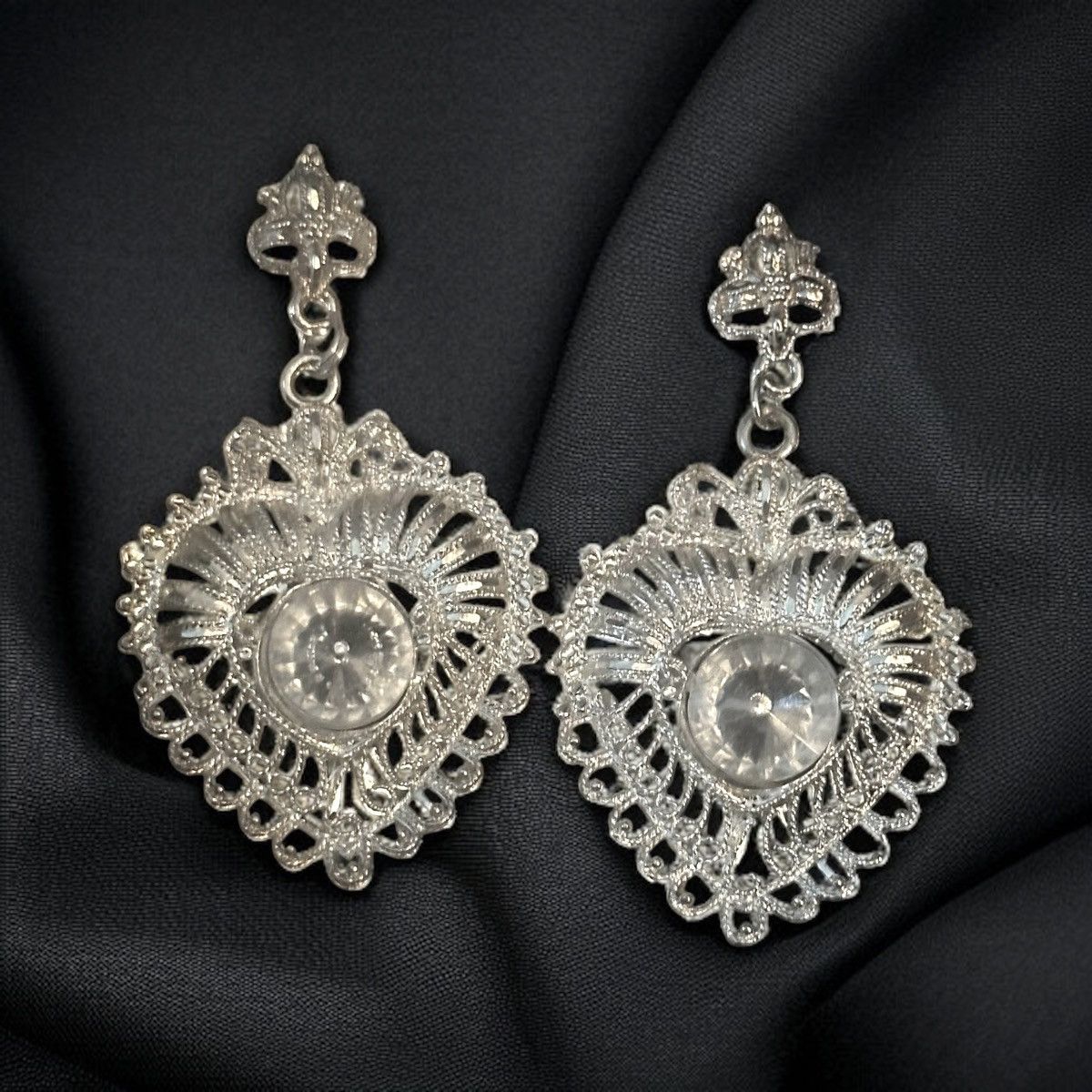 Other Silver tone filigree heart dangle earrings Size ONE SIZE - 1 Thumbnail