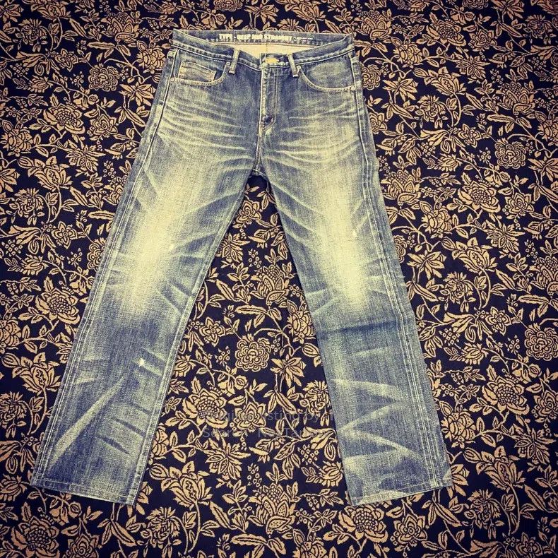 Neighborhood Neighborhood size M Jeans Size US 27 - 1 Thumbnail