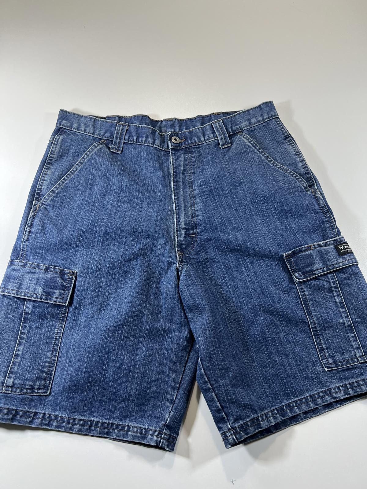 Wrangler Wrangler vintage Blue Denim Cargo Shorts 34 Size US 34 / EU 50 - 1 Thumbnail