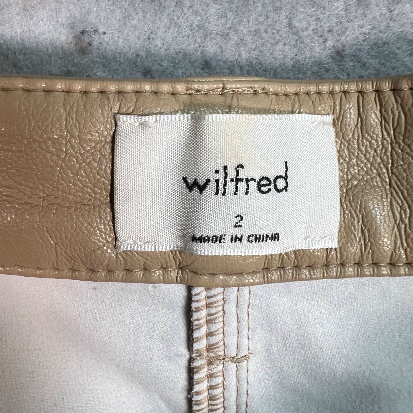 Vintage VINTAGE Wilfred Pants Women's High-Rise Beige Faux Leather Tapered Leg 2 Adult Inseam 27" Front Flat Front Ankle Style Size 26" / US 2 / IT 38 - 3 Thumbnail