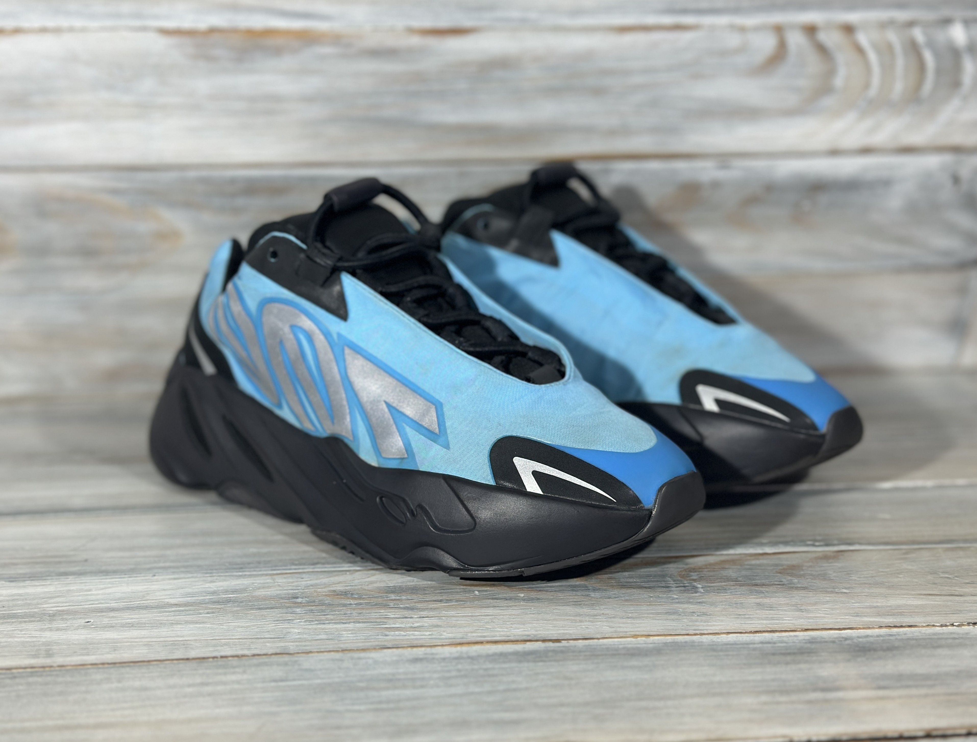 Adidas Adidas Yeezy Boost 700 'Bright Cyan' Kids Sneakers Synthetic Size US 5 / EU 37 - 4 Thumbnail