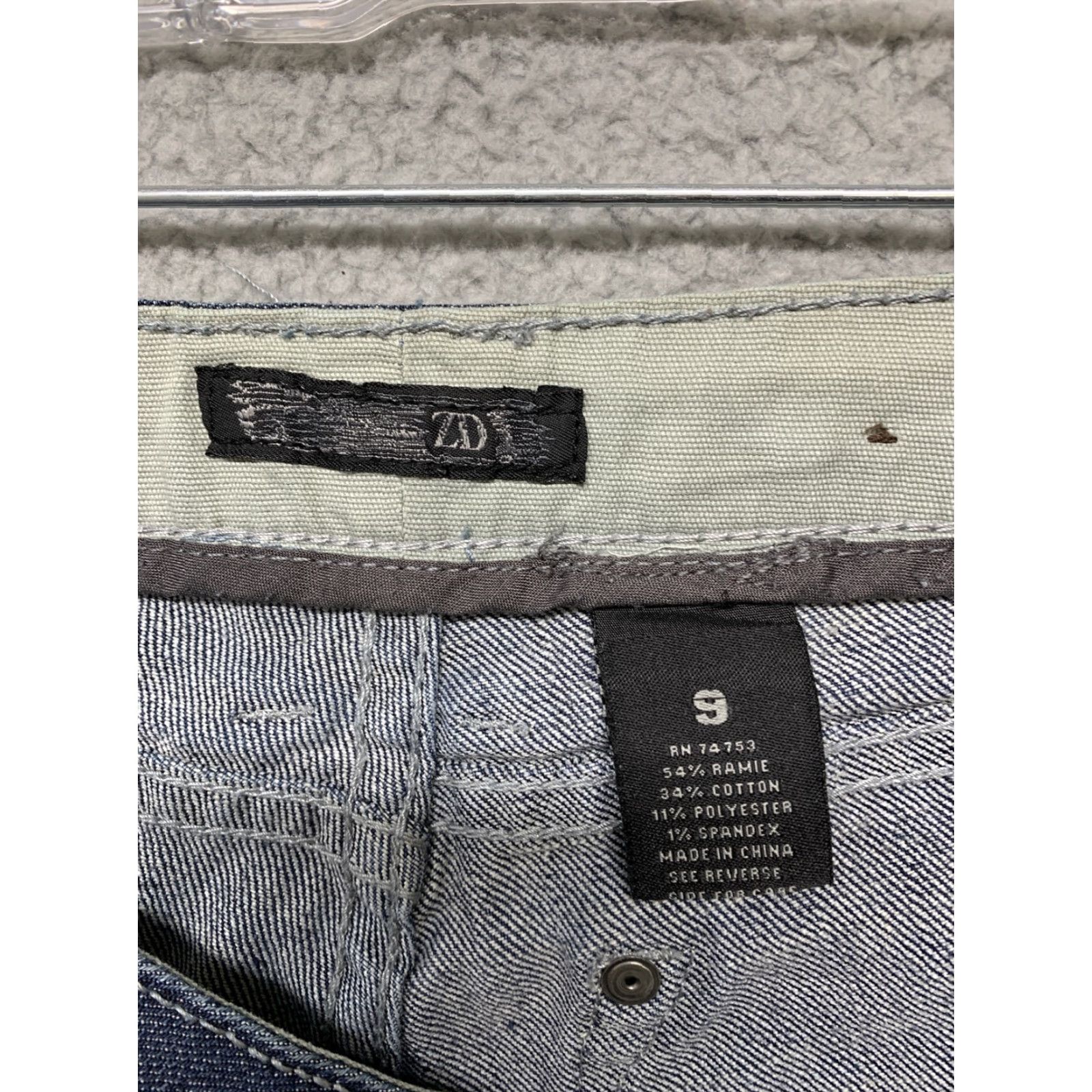 Vintage ZD Blue Jeans Womens Size 9 Low Rise 33W x 31.5L Dark Wash Rivets Embellished 5-Pocket Design Womens Jeans Slim Regular Size 30" / US 8 / IT 44 - 7 Thumbnail