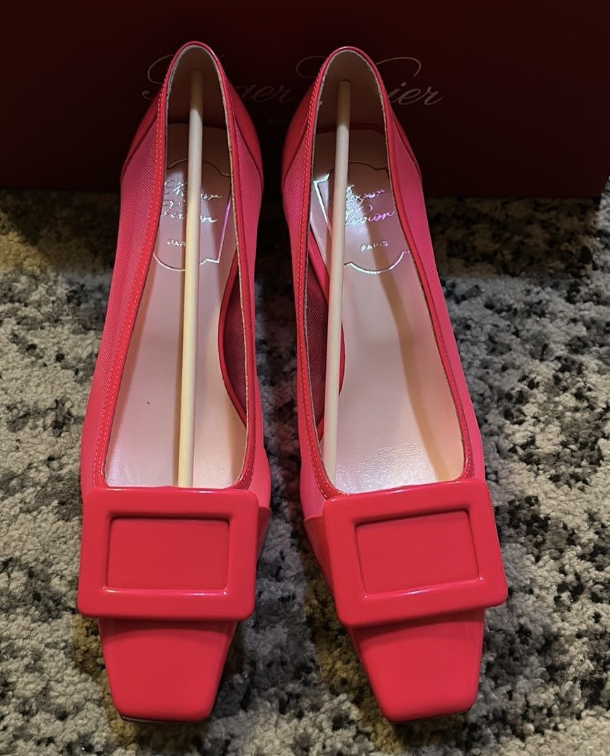 Roger Vivier ROGER VIVIER Belle Embellished mesh patent leather Pump Size US 8 / IT 38 - 3 Thumbnail