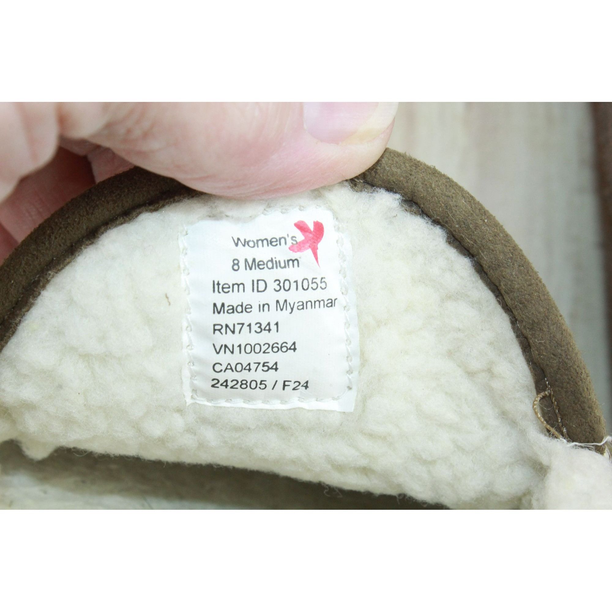 L.L. Bean LL Bean Women's Fleece Lined Mountain Moccasin Slippers Size US 8 / IT 38 - 8 Thumbnail