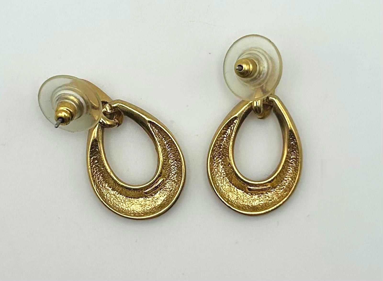Designer Chunky Gold Ribbed Hoops – Sculptural 80s Vintage Earrings Size ONE SIZE - 3 Thumbnail