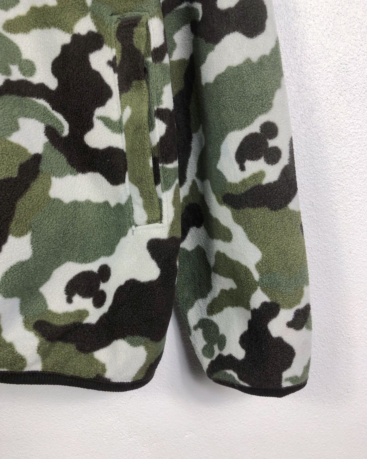 Mickey Mouse × Vintage Rare Vintage Disney Mickey Mouse Camo Hoodie Size US L / EU 52-54 / 3 - 5 Thumbnail