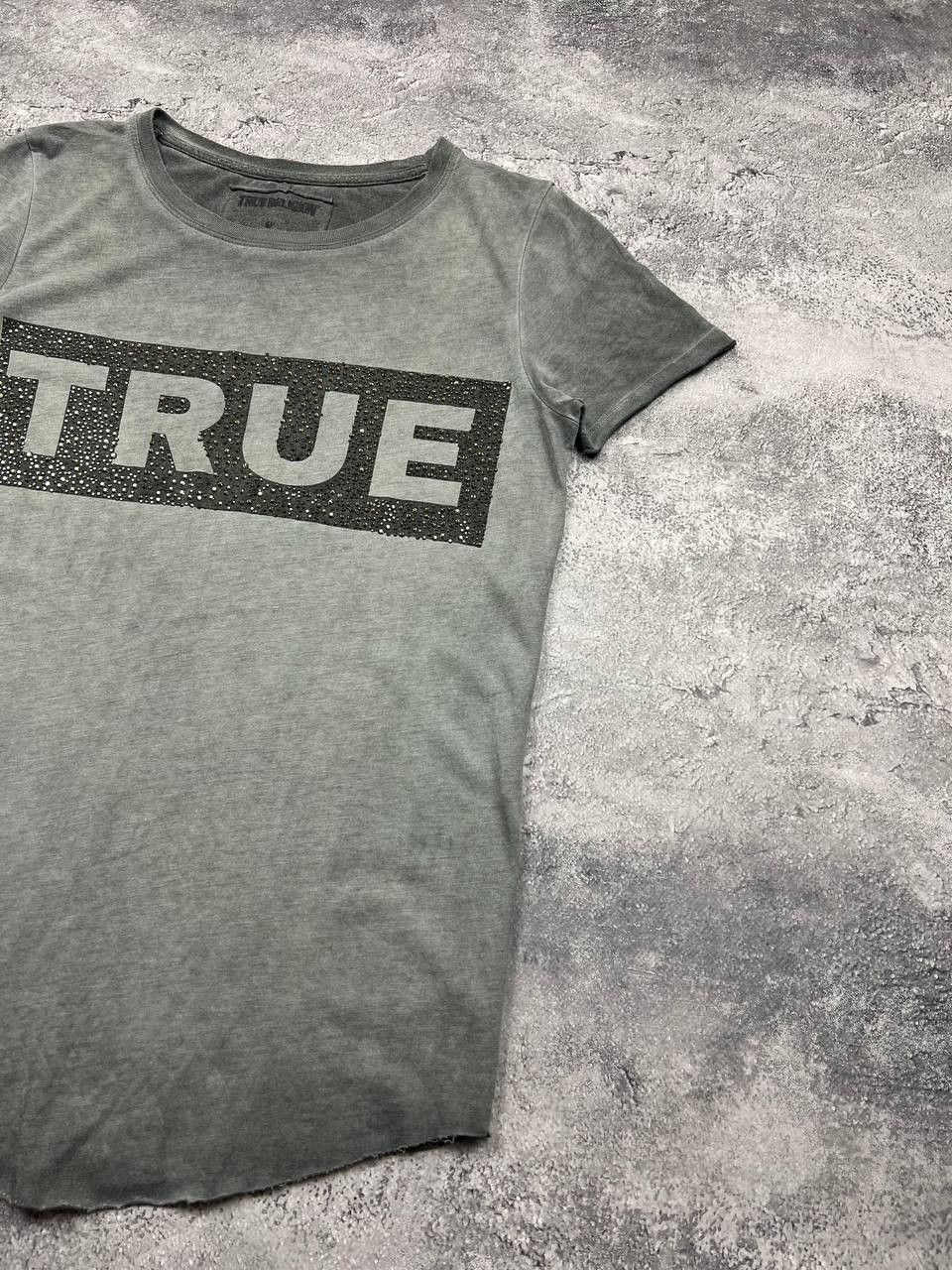 True Religion Vintage 2000s True Religion T-Shirt Big Logo Avant Garde Tee Size XS / US 0-2 / IT 36-38 - 4 Thumbnail