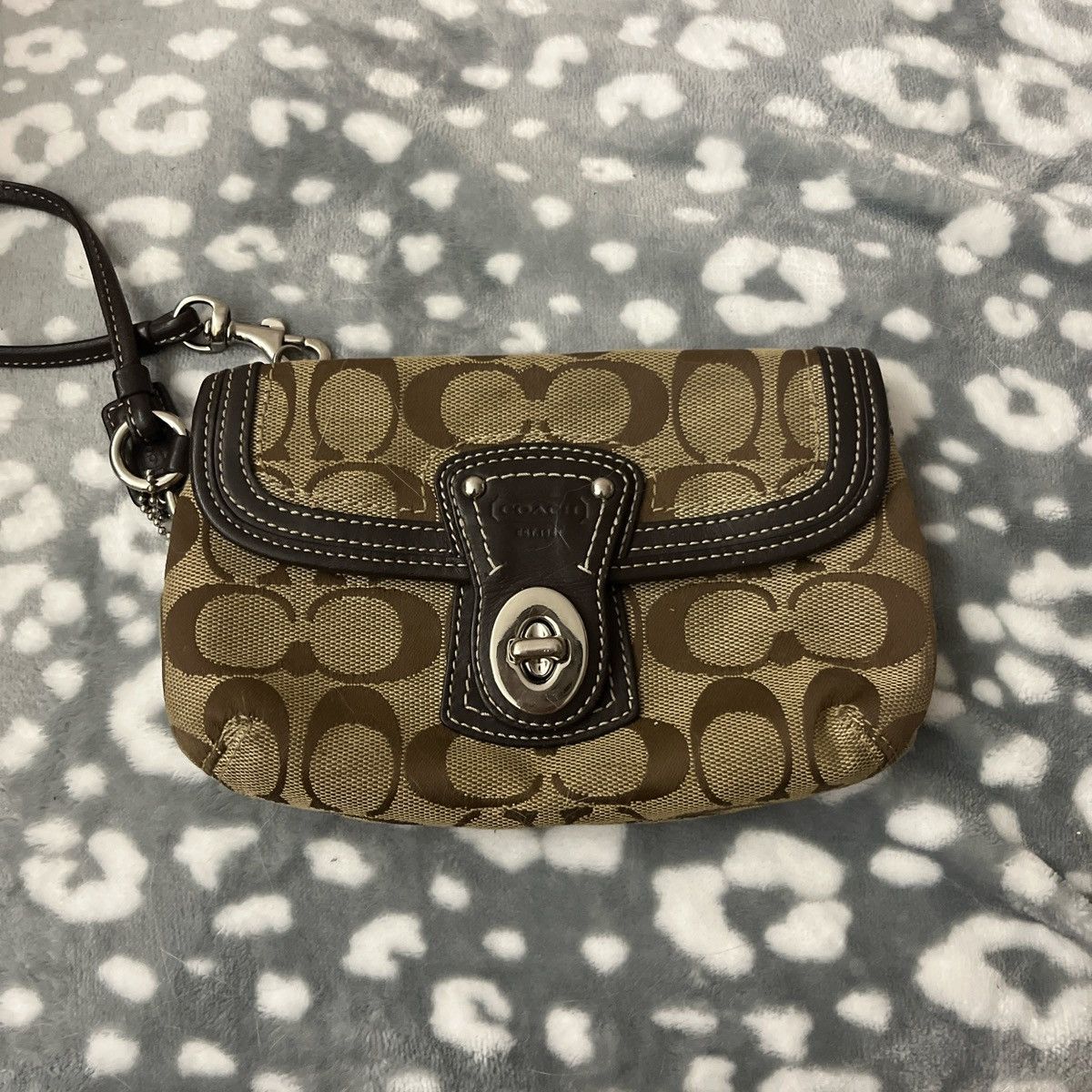 Coach Coach vintage turn lock wristlet Size ONE SIZE - 1 Thumbnail