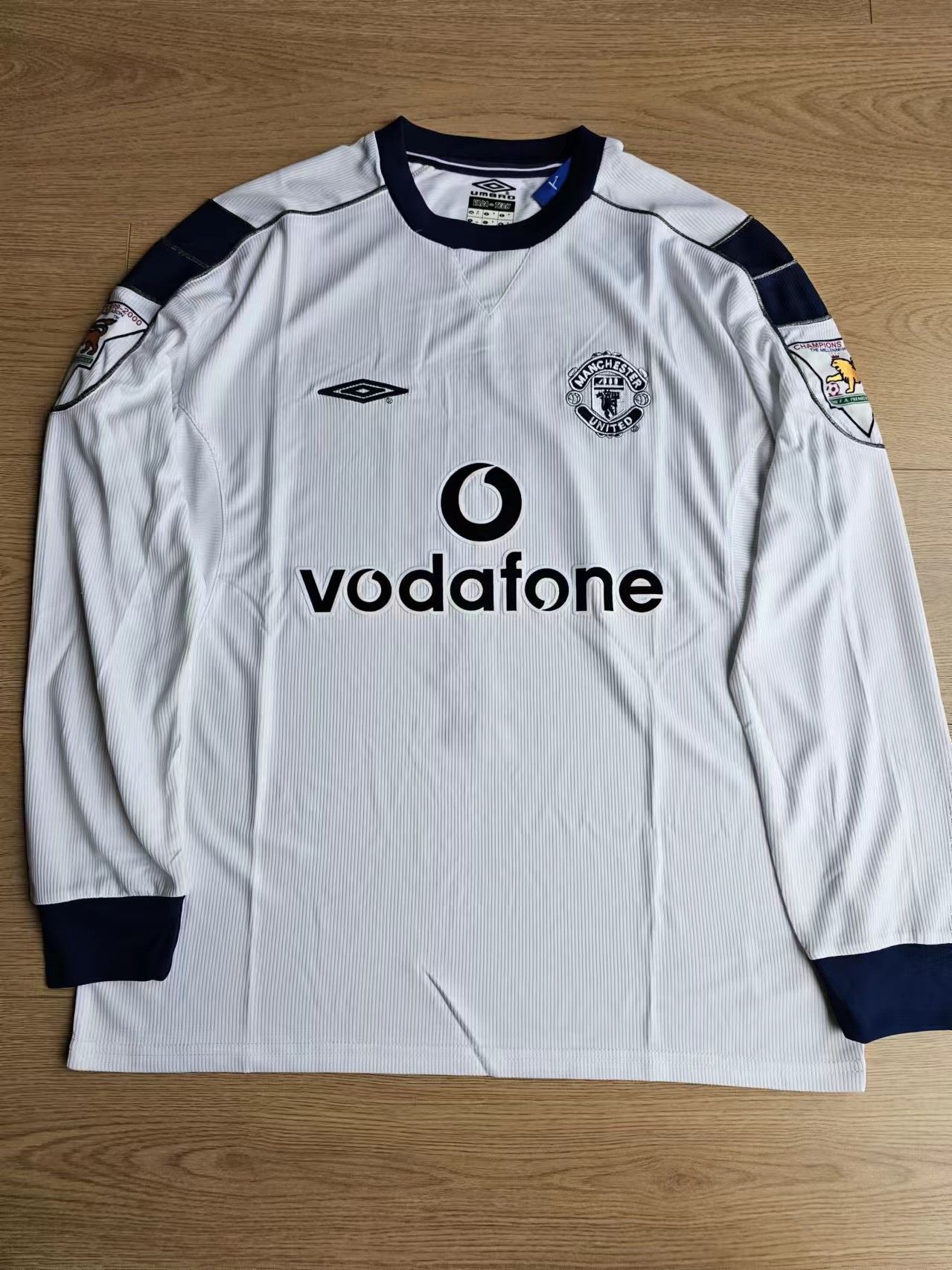 Other 1999 2000 Man United 7 Beckham Jersey Away Size US L / EU 52-54 / 3 - 2 Thumbnail