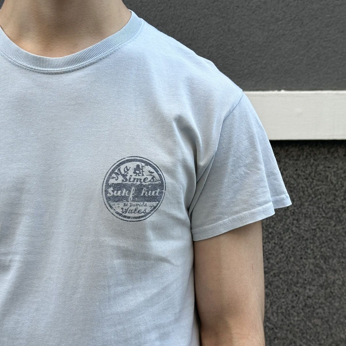 Vintage Vintage Ma Simes T-shirts Surf Hut Big Logo Y2K 00s Size US M / EU 48-50 / 2 - 7 Thumbnail