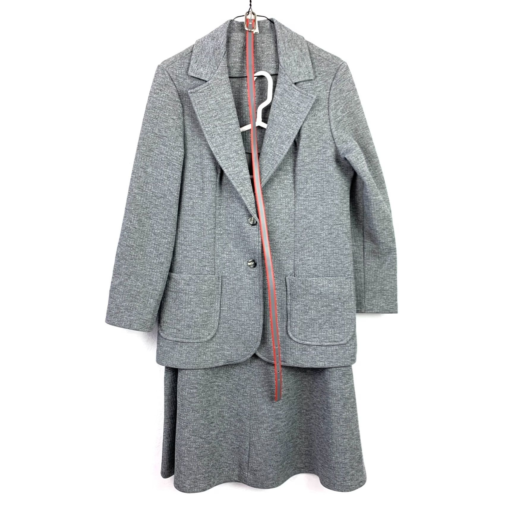 Vintage Vintage Gray Polyester Blazer Skirt Set 15/16 Unbranded Women Outfit/Set 100% Polyester Blazer Skirt Belt Long Sleeve V-Neck Size 36" / US 14 / IT 50 - 2 Thumbnail