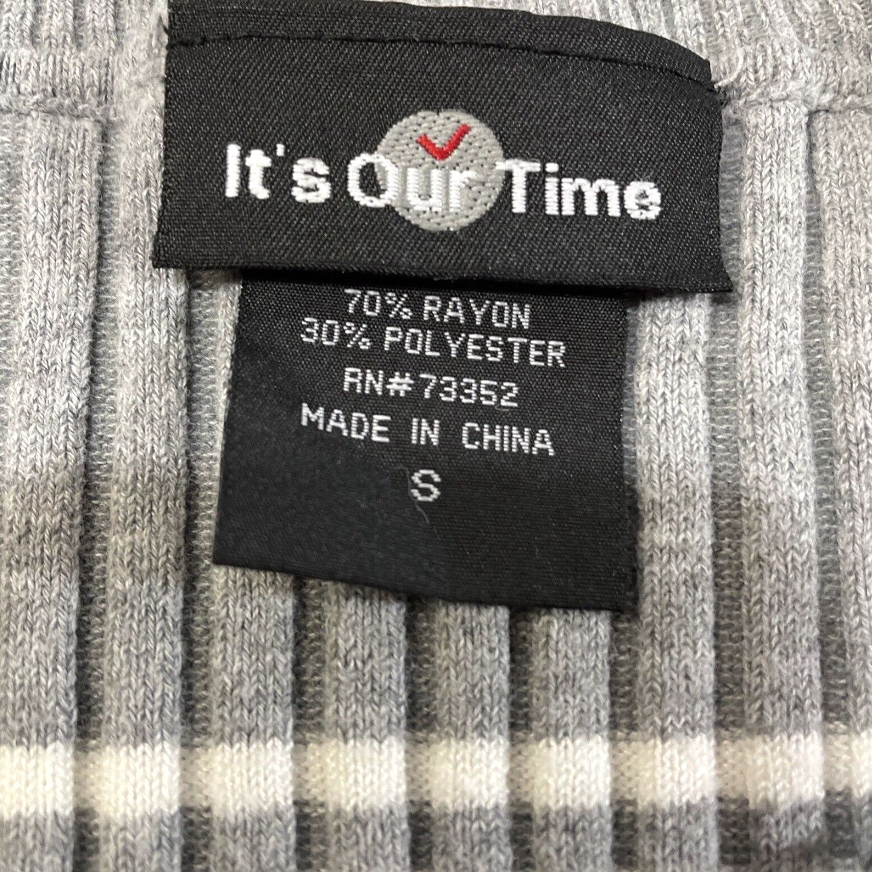Vintage VINTAGE Blend Striped Sweater Women’s Size S Gray/White Pullover Rayon Blend Long Sleeve V-Neck Size S / US 4 / IT 40 - 2 Thumbnail
