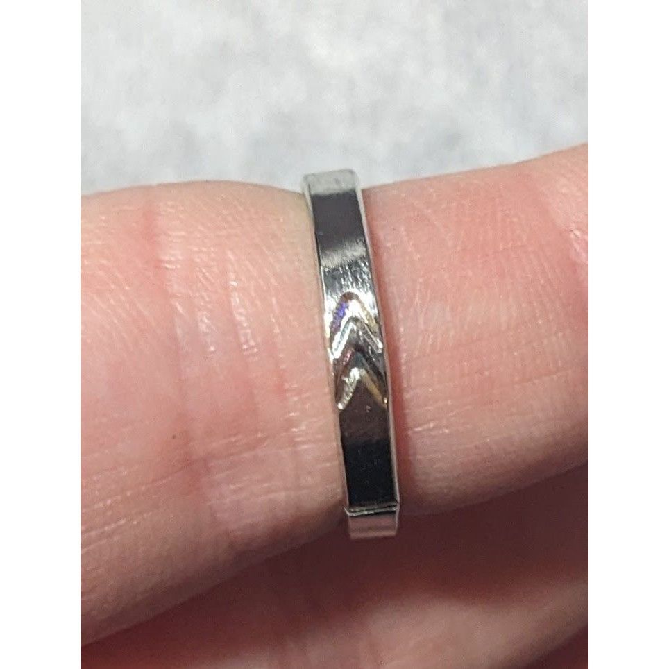 Other Simple Silver Tone Arrow Pattern Stamped Ring Size 6 1/2 Size ONE SIZE - 13 Thumbnail