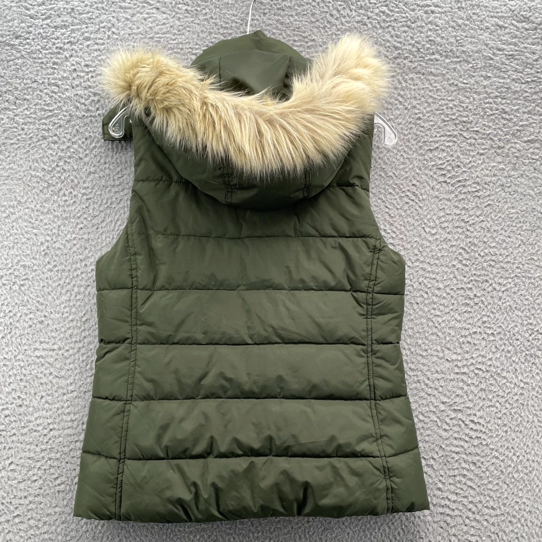 Banana Republic Banana Republic Puffer Vest Womens XS Army Green Faux Fur Hood Outdoor Gorp Chic Size XS / US 0-2 / IT 36-38 - 4 Thumbnail