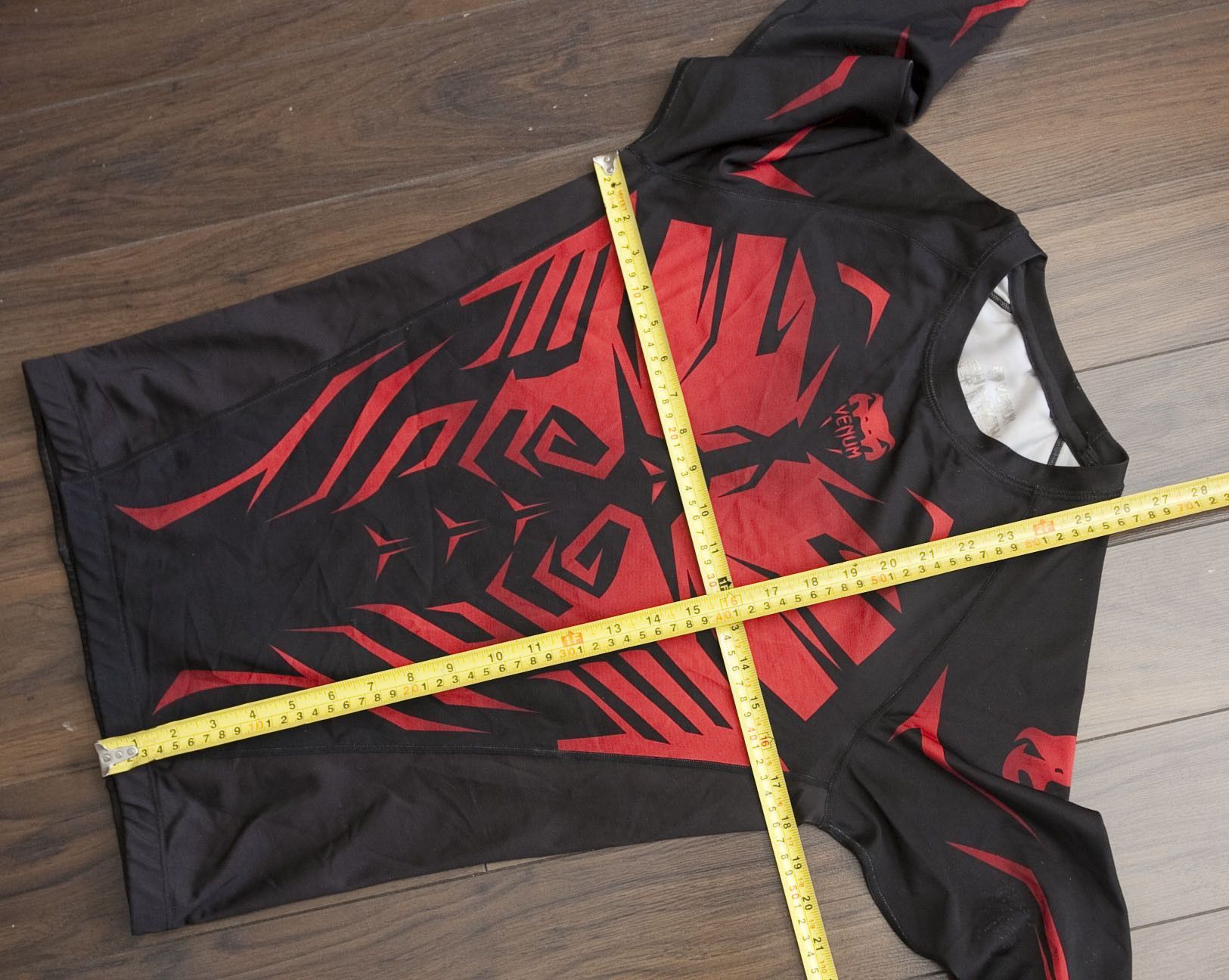 Other Venum T Shirt Long Sleeve Compression Size L MMA Black/ Red Size US L / EU 52-54 / 3 - 5 Thumbnail