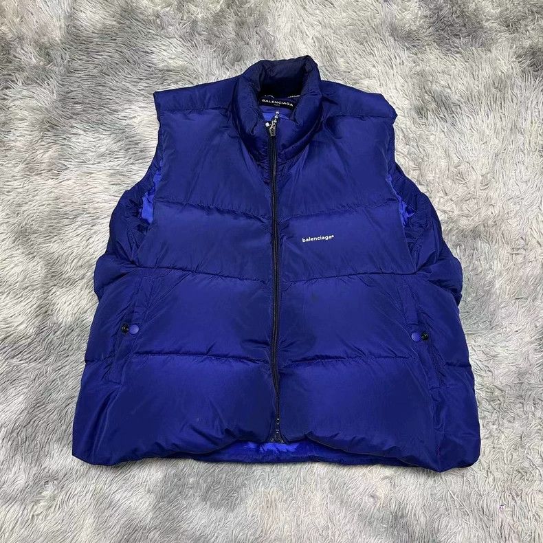 Balenciaga Balenciaga Blue letter logo down vest 2502-Nextarrow Size 48R - 1 Thumbnail