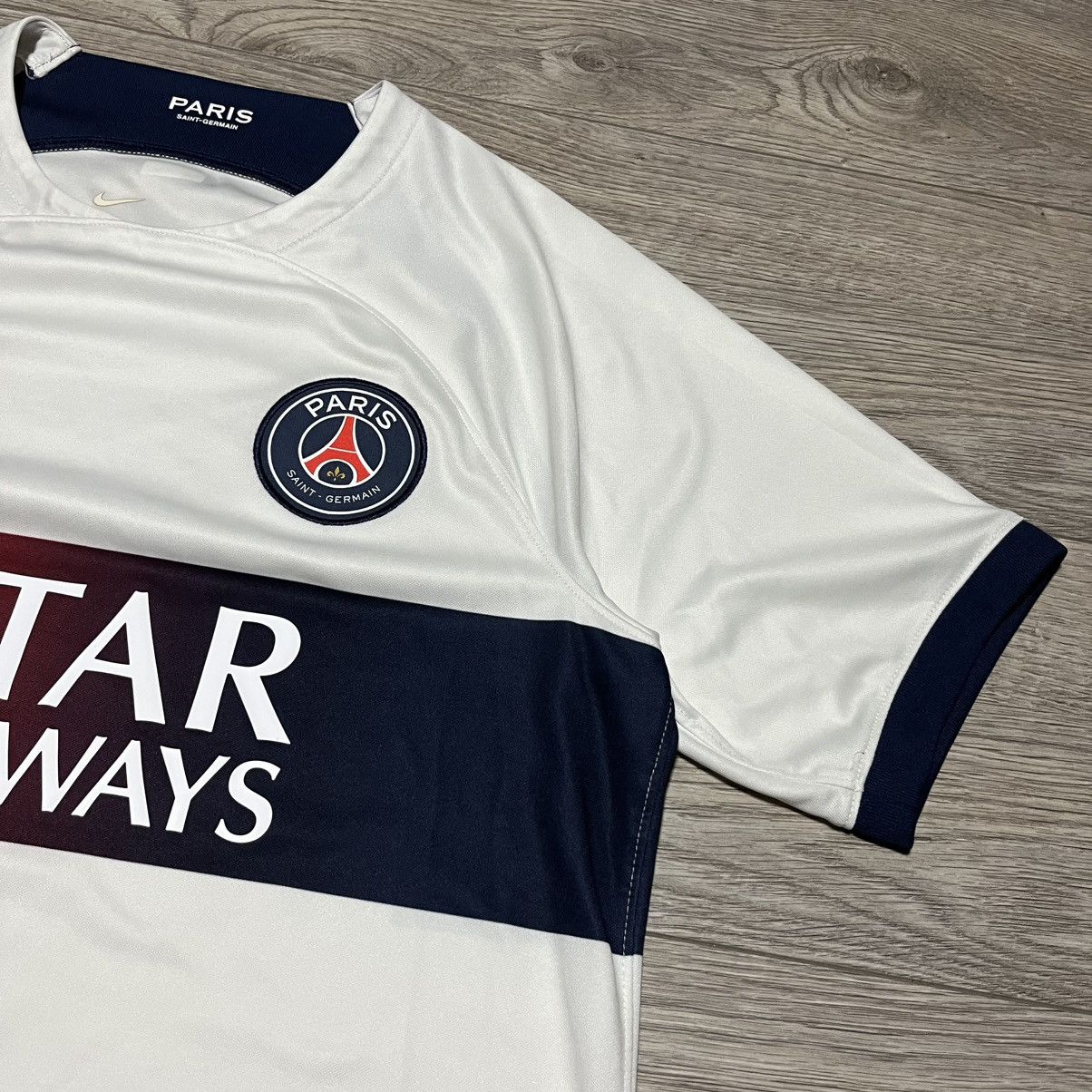 Nike Paris Saint Garment Mbappe #7 Nike Jersey Size US M / EU 48-50 / 2 - 4 Thumbnail