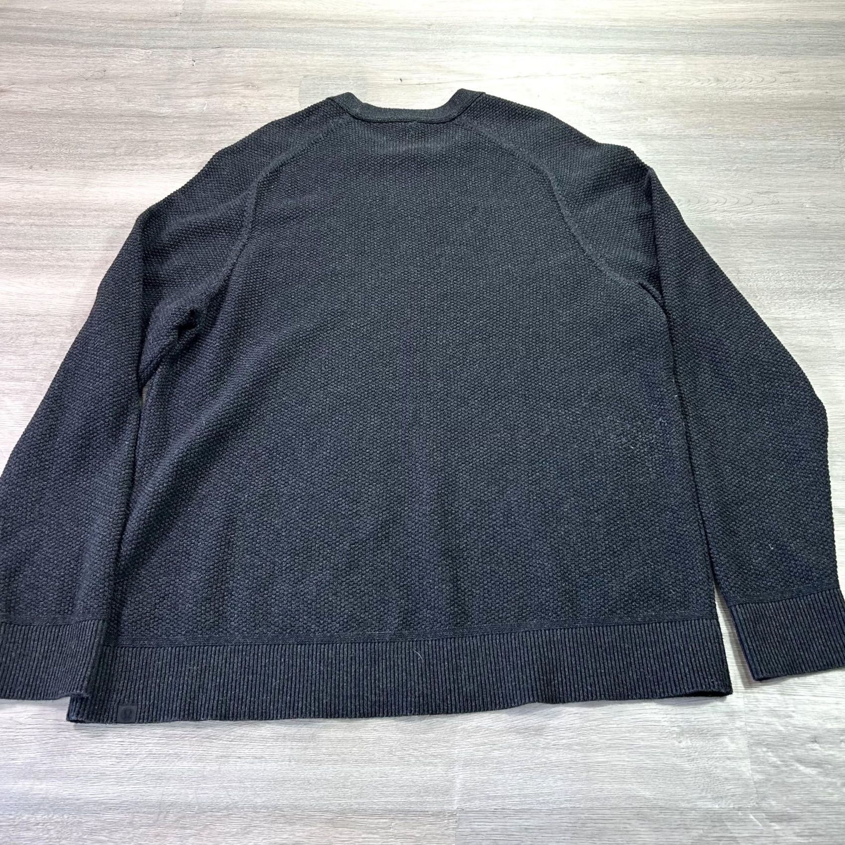 Lululemon Lululemon Sweater Mens XL Gray Textured Knit Crew Pullover LM3ENFS Size US XL / EU 56 / 4 - 2 Thumbnail