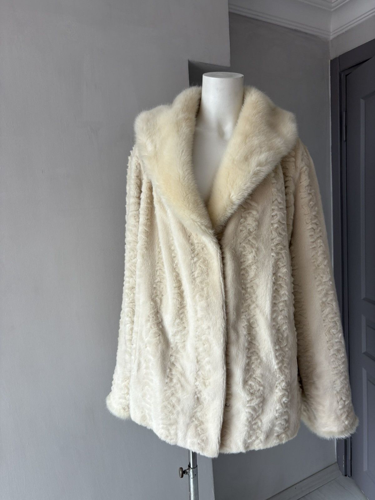 Vintage 90’s faux fur coat Size L / US 10 / IT 46 - 4 Thumbnail