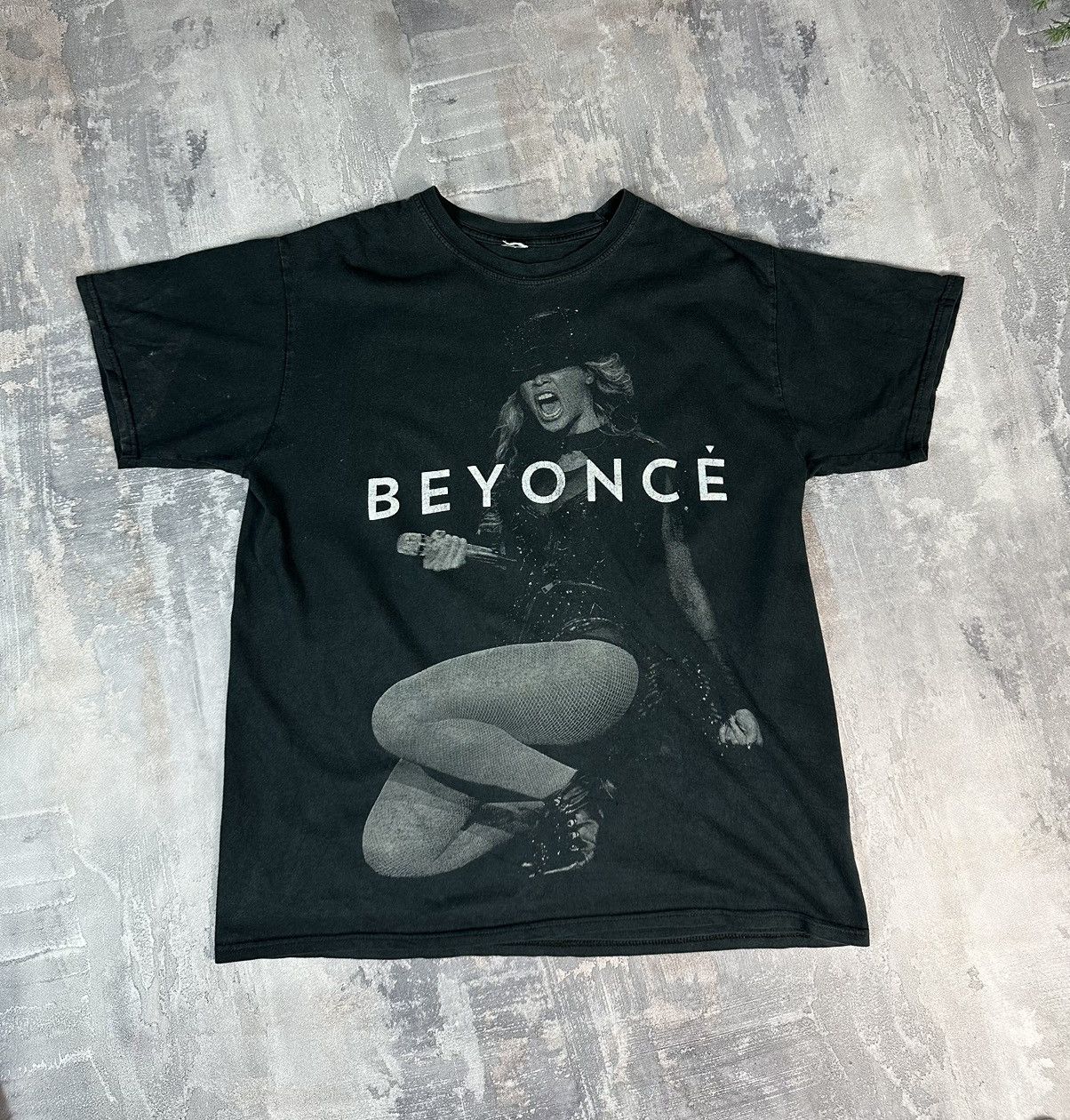 Band Tees × Beyonce × Streetwear Beyonce The Mrs. Carter Show World ...