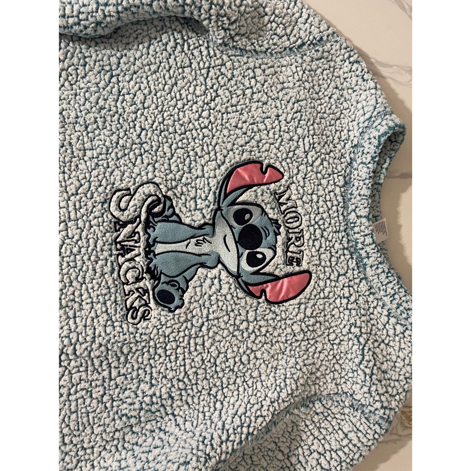 Disney Disney Stitch Sweater faux fur, sleepwear size L Size 34" / US 12 / IT 48 - 5 Thumbnail
