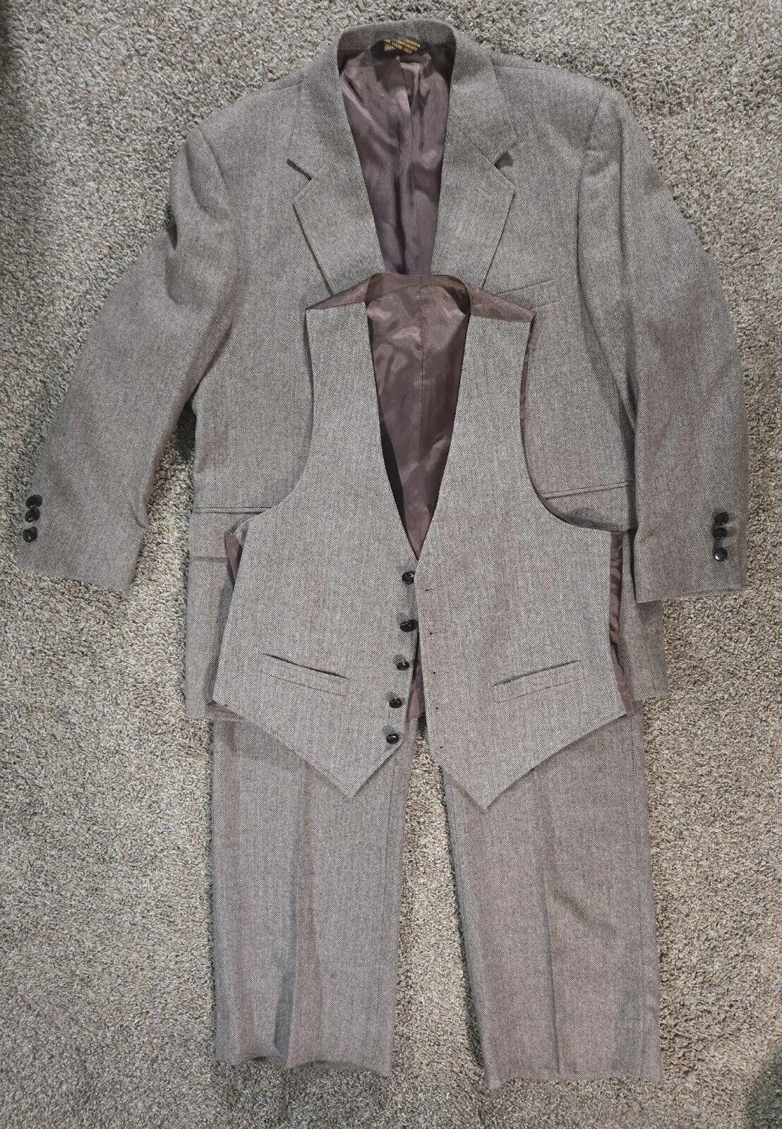 Stafford Stafford Herringbone Pattern 3 Piece Suit 44S SEE MEASURE Size 38R - 1 Thumbnail