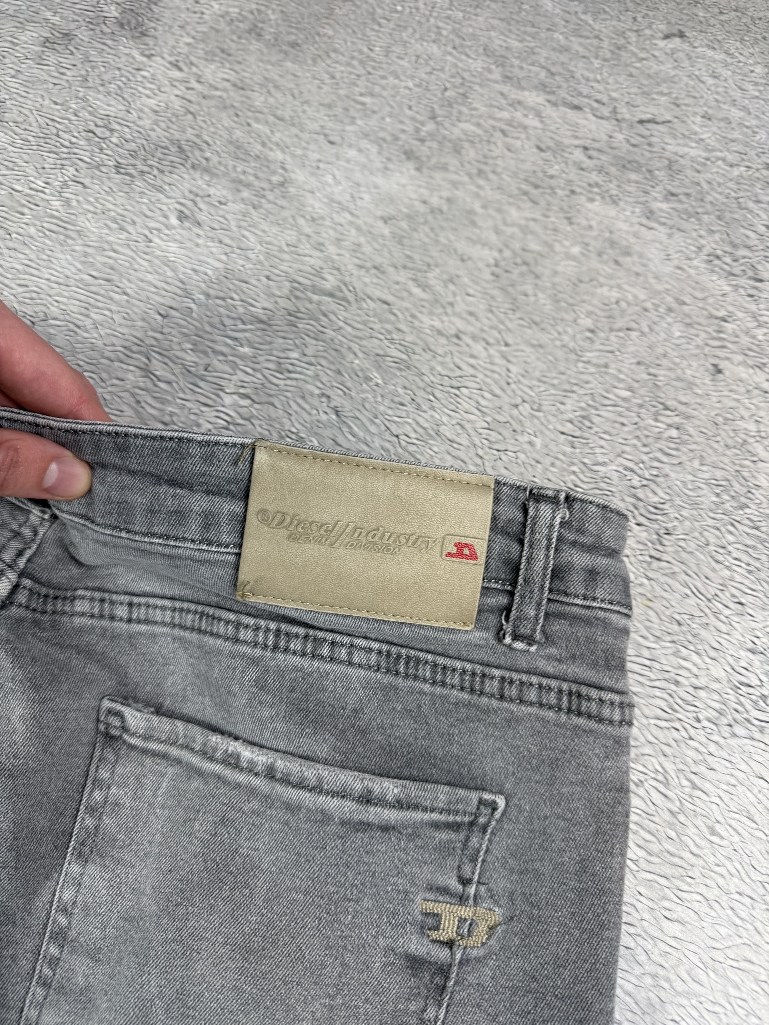 Diesel Diesel Jeans Buster Regular Slim Tapered Back Logo Grey Size US 38 / EU 54 - 5 Thumbnail