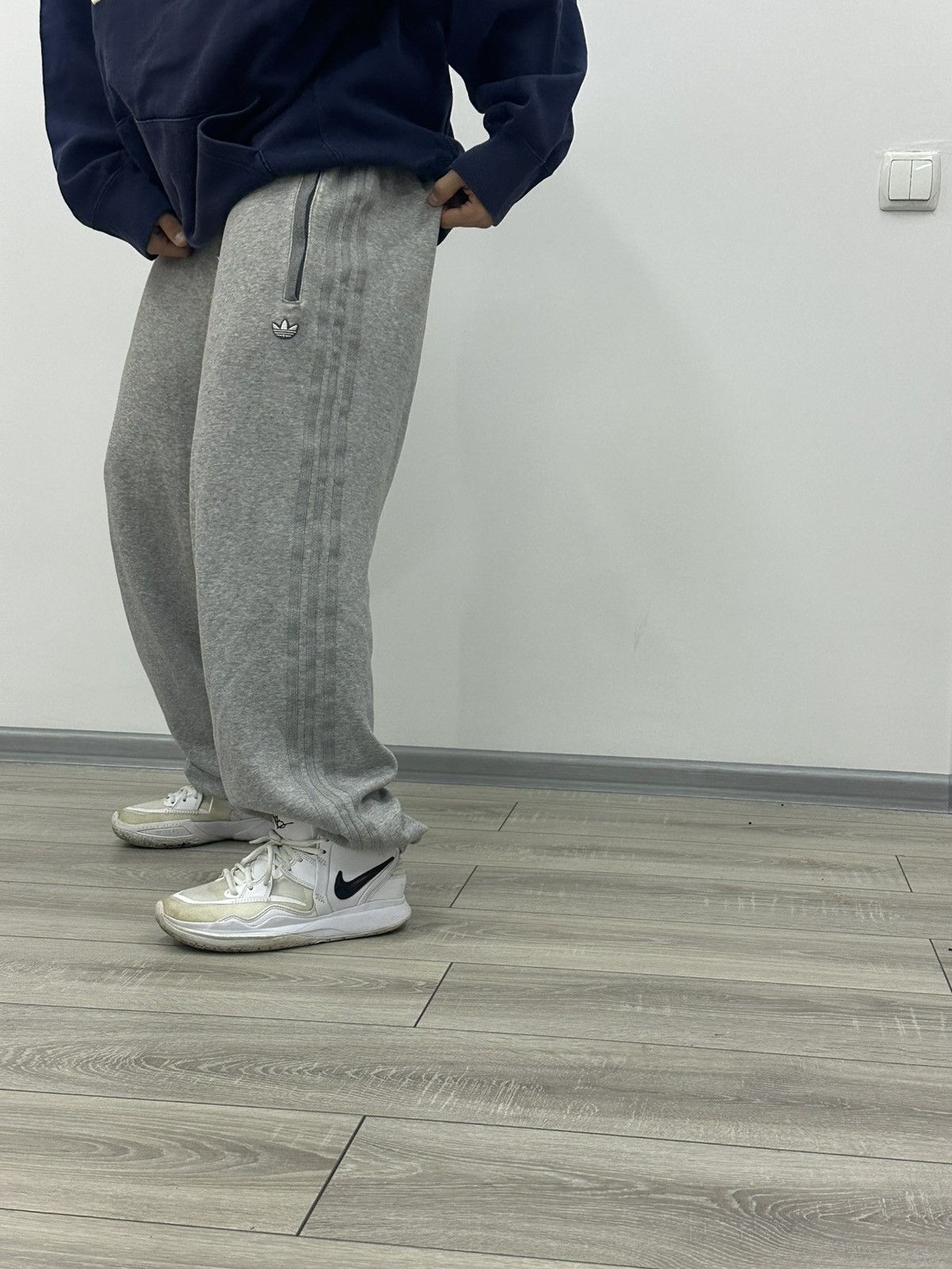 Adidas Adidas Baggy Wide Stripped Y2K Sweatpants Size US 32 / EU 48 - 2 Thumbnail