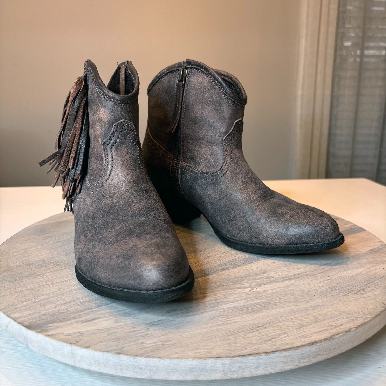 Ariat Ariat Duchess Ankle Western Leather Distressed Boots Sz 7 Size US 7 / IT 37 - 1 Thumbnail
