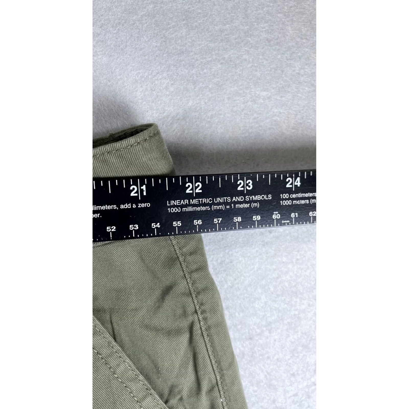 Vintage a.n.a Womens 24W Green Twill Chino Shorts Casual Summer Wear 7 Inch Inseam Size 42" / US 20 - 7 Thumbnail