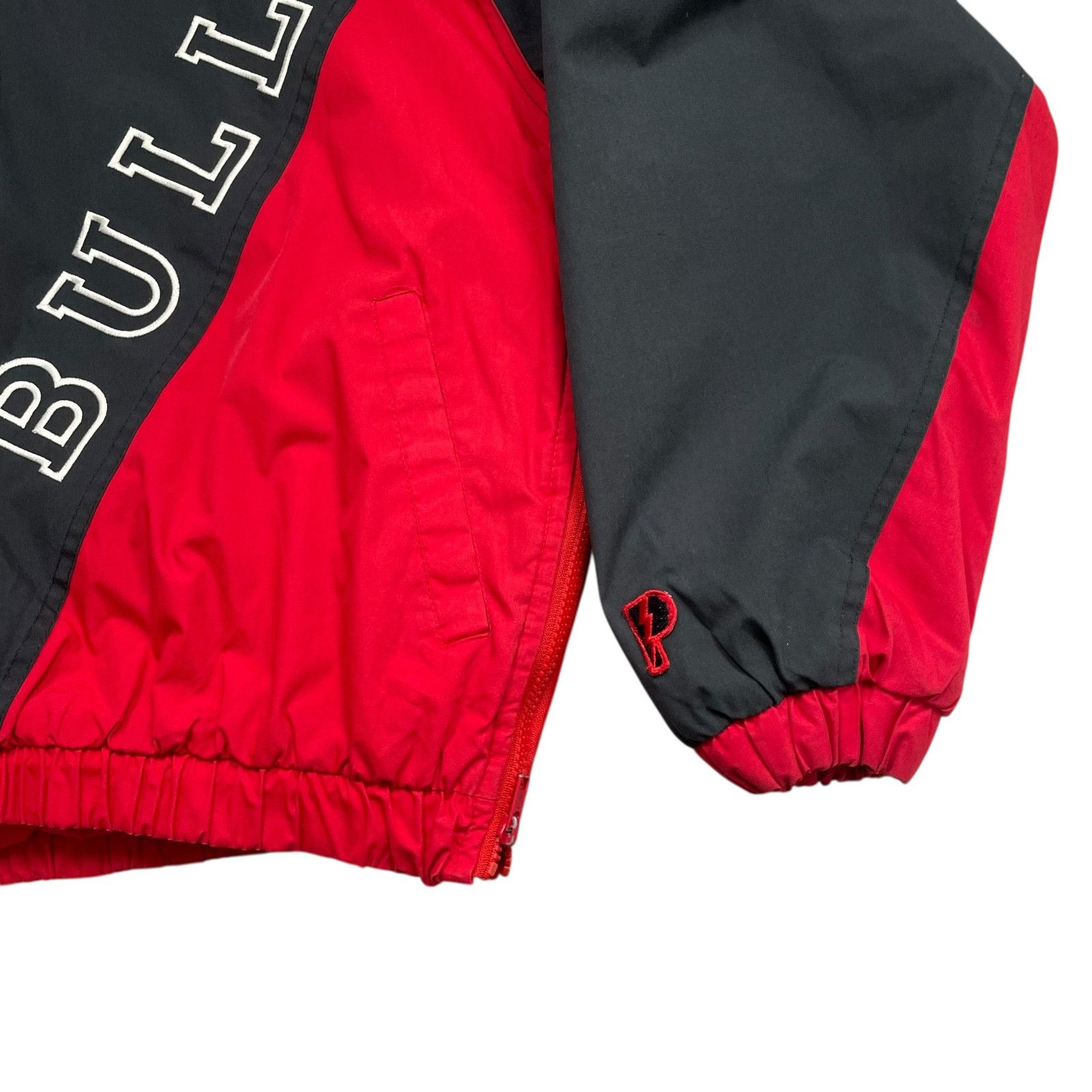 NBA VTG 90s CHICAGO BULLS PRO PLAYER HOODED PUFFER JACKET Size US M / EU 48-50 / 2 - 6 Thumbnail