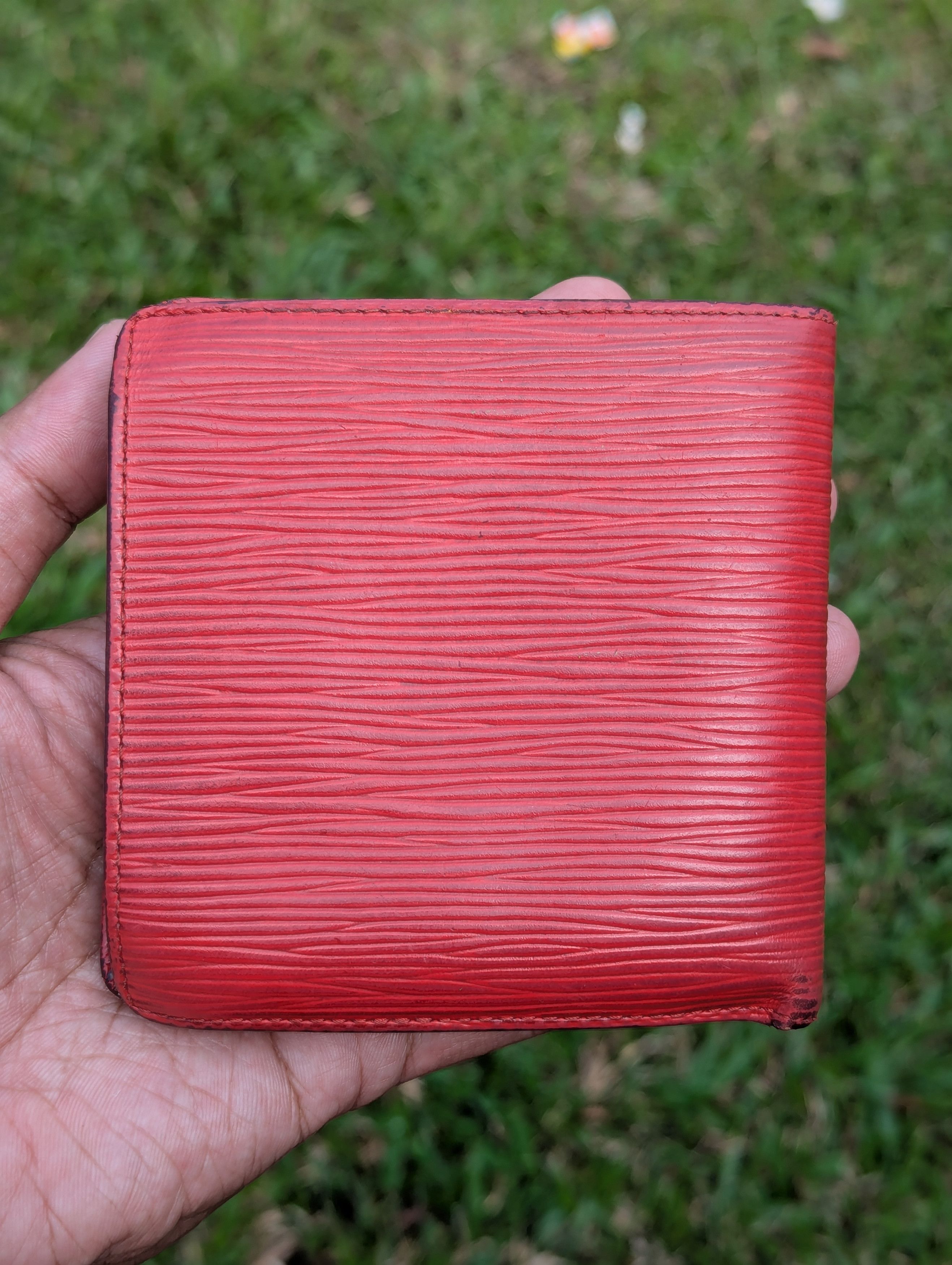 Louis Vuitton 🔥FREE SHIPPING🔥Louis Vuitton Bi-fold Wallet Epi Leather Size ONE SIZE - 2 Thumbnail
