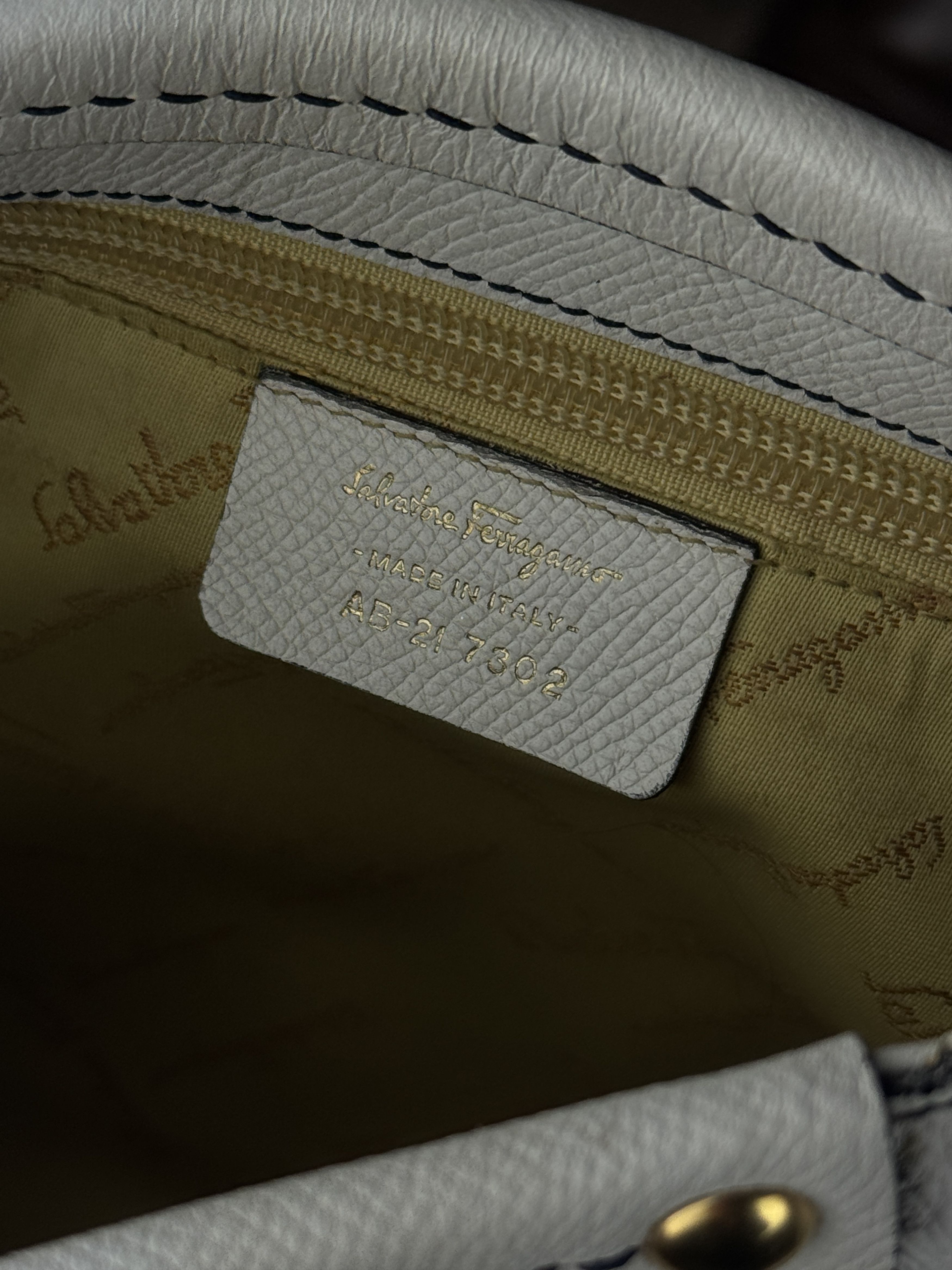 Salvatore Ferragamo Beautiful Vintage White Leather Salvatore Ferragamo Bag Size ONE SIZE - 12 Thumbnail