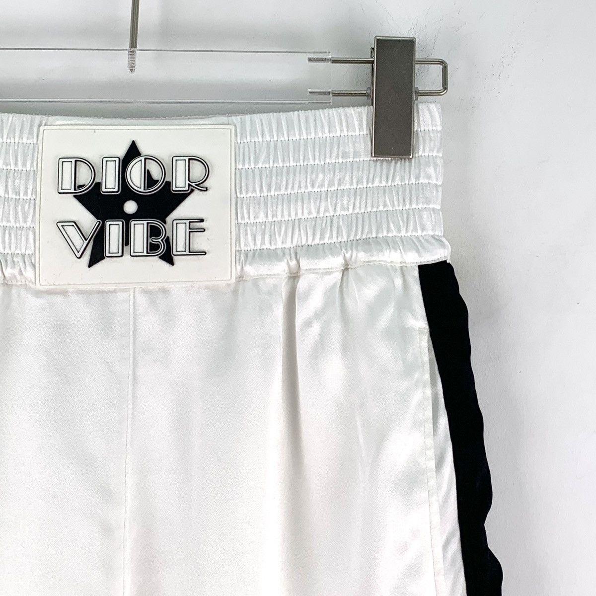 Dior Dior 22FW White Logo Satin Casual Shorts K26WX Size 26" / US 2 / IT 38 - 3 Thumbnail