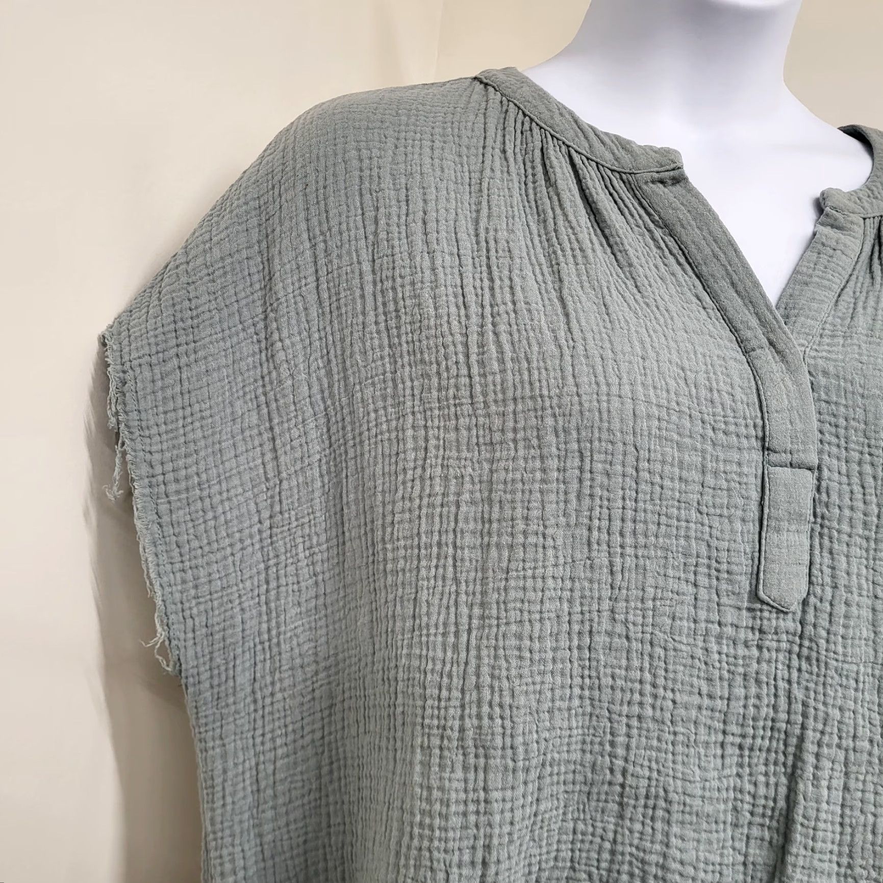Vintage GeeGee Blouse Women's 3XL 100% Cotton Gauze Collared Short Sleeve Raw Hem Green breathable, lightweight, machine washable, classic, casual, business Size XXL / US 16-18 / IT 52-54 - 3 Thumbnail
