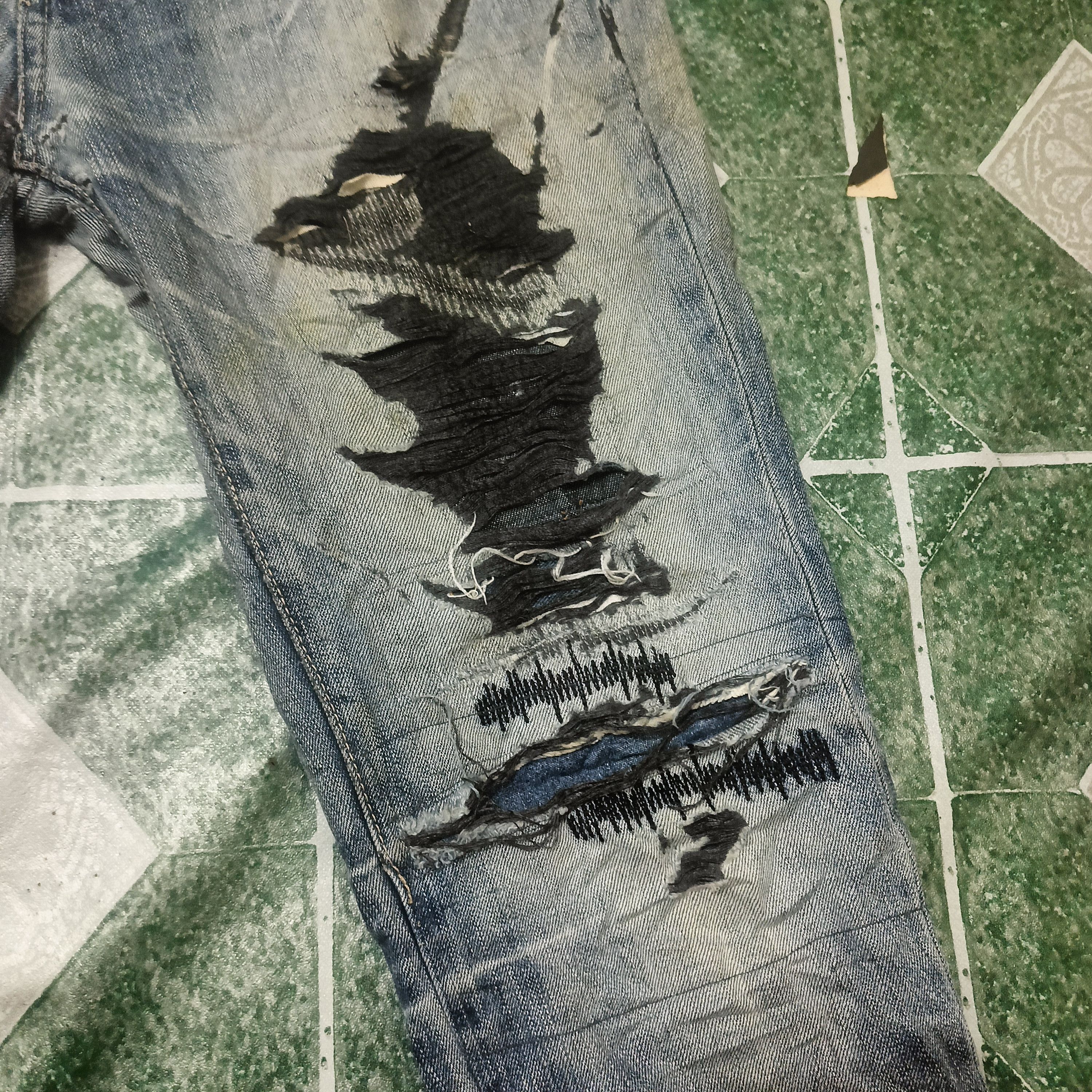 Ends Repair 💥Sick 💥Insane 90s Distressed Big Train jeans Size US 31 - 3 Thumbnail