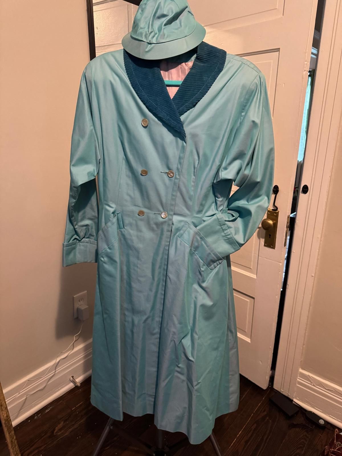 Designer True Vintage Double-Breasted Rain Trench Coat with hat Size ONE SIZE - 1 Thumbnail