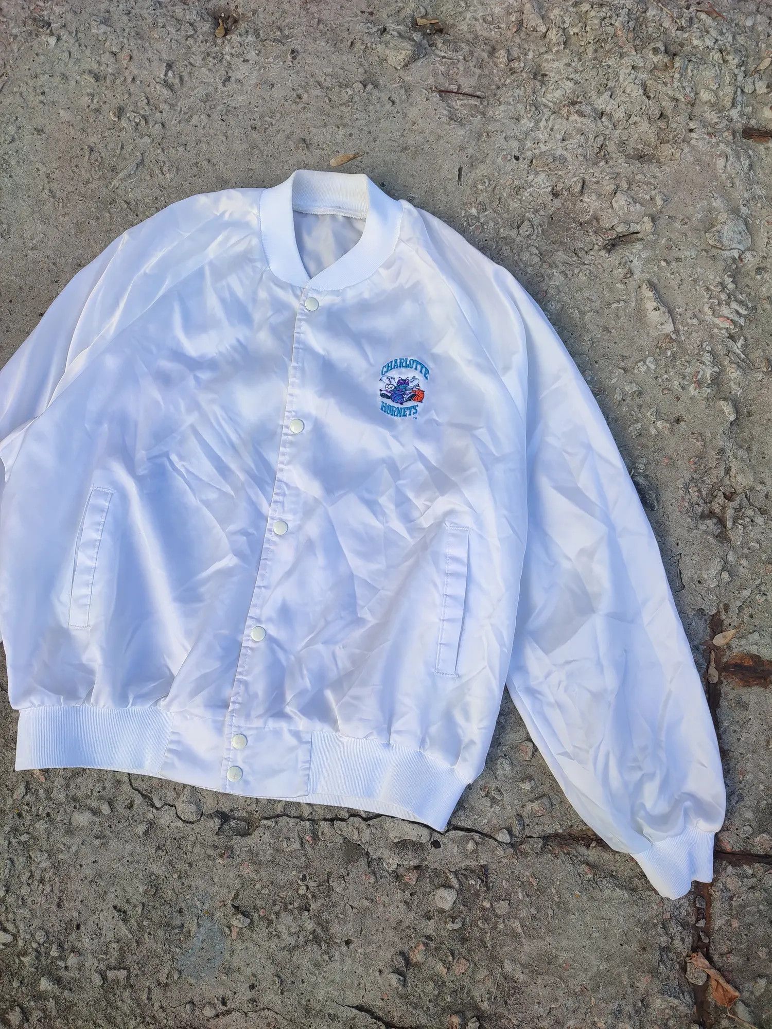 NBA Vintage Charlotte Hornets Logo Bomber Jacket Size US L / EU 52-54 / 3 - 3 Thumbnail
