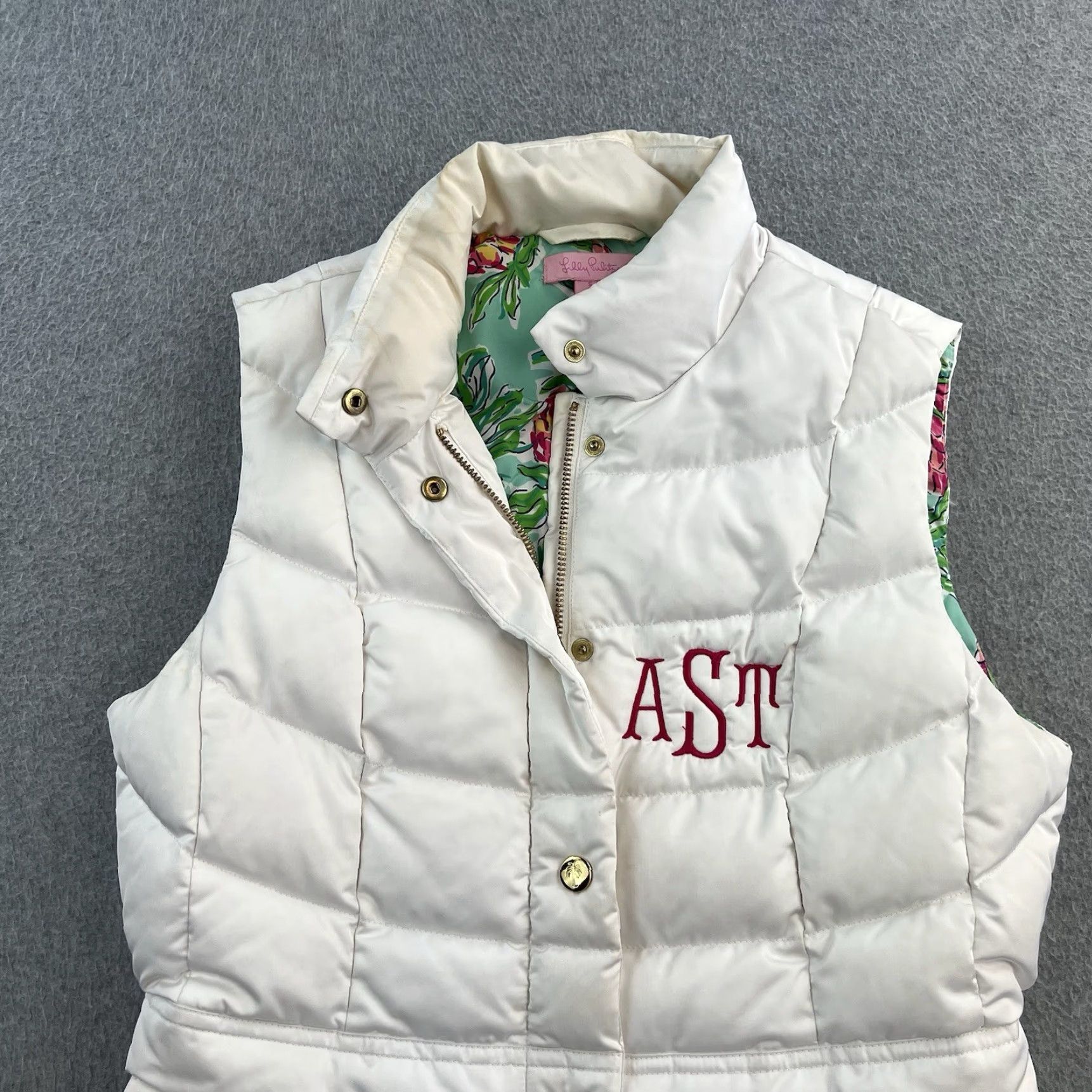 Lilly Pulitzer Lilly Pulitzer Vest Womens Small White Sleeveless Full Zip Quilted Puffy Jacket Size S / US 4 / IT 40 - 4 Thumbnail