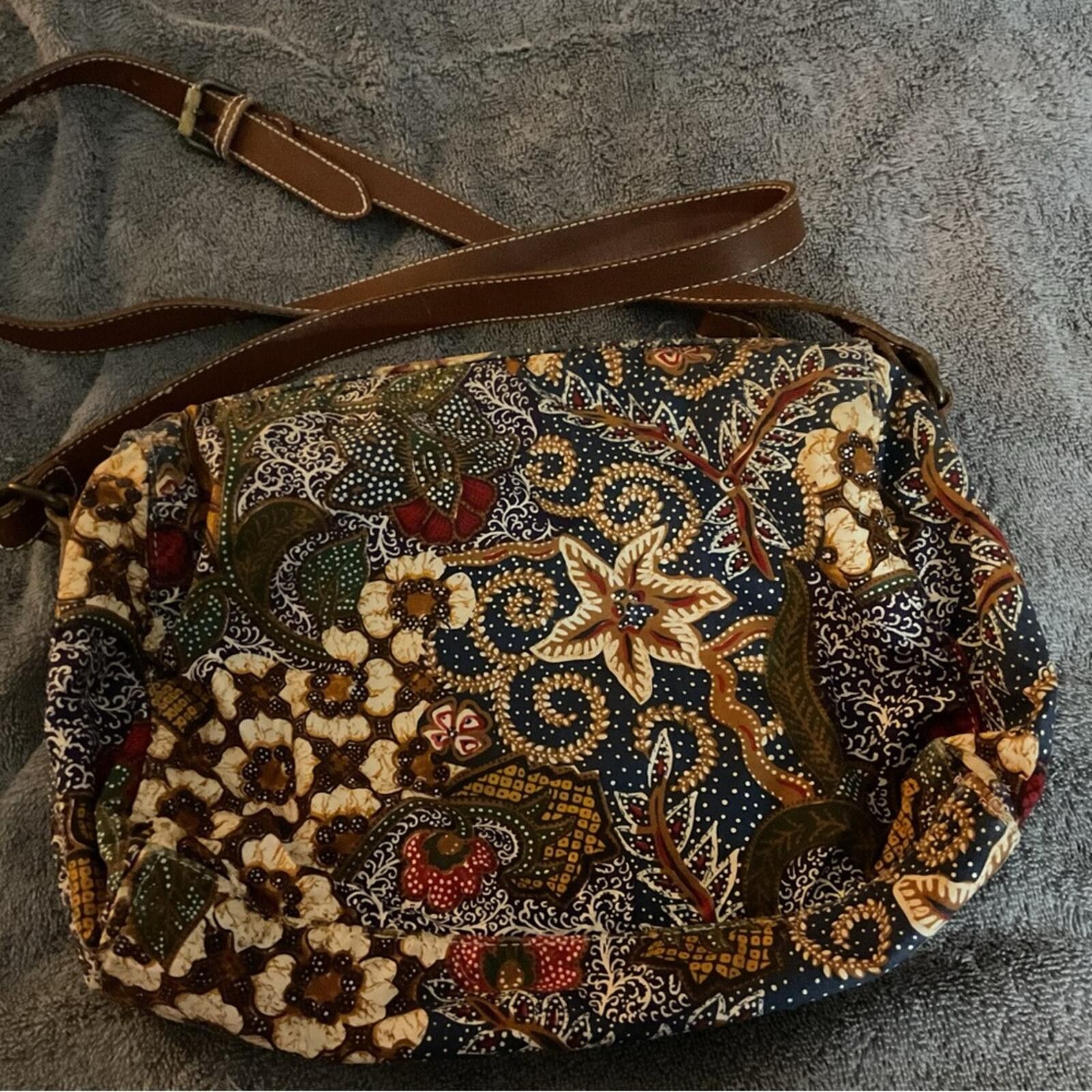 Other Liz Claiborne Floral Paisley Crossbody in Navy brown cream Size ONE SIZE - 1 Thumbnail