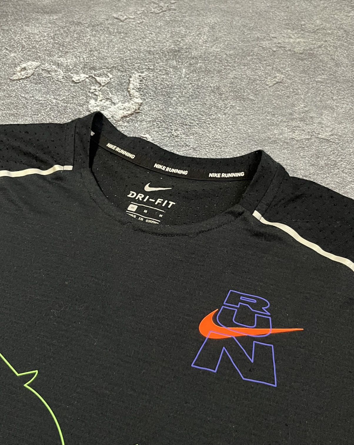 Nike Nike Running Berlin Big Logo Double Side Print Shirt Size US M / EU 48-50 / 2 - 2 Thumbnail