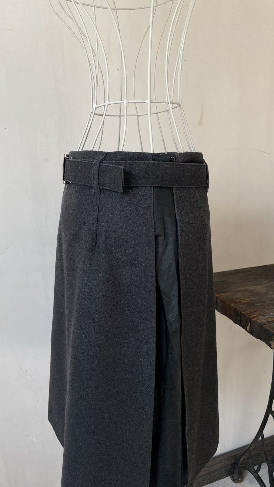 Prada prada wool skirt logo belt Size 30" / US 8 / IT 44 - 1 Thumbnail
