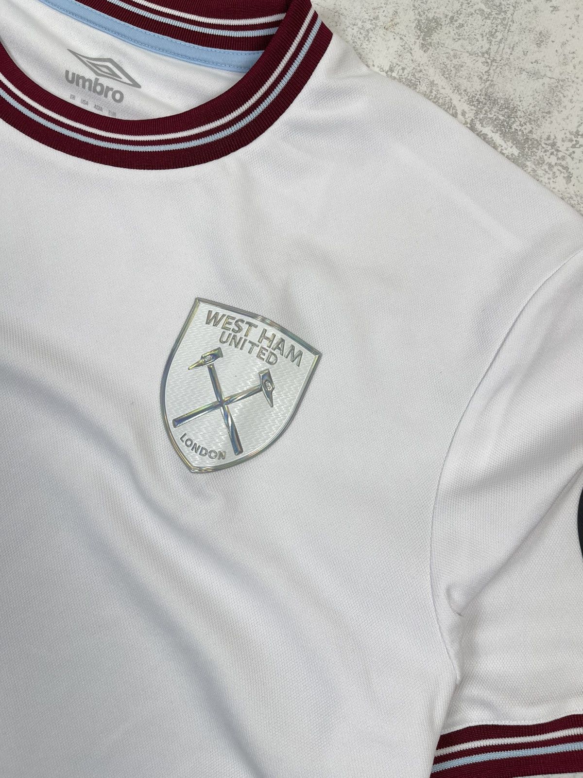 Umbro West Ham United 23/24 Away Iridescent Emblem Umbro Jersey Size US XXL / EU 58 / 5 - 2 Thumbnail