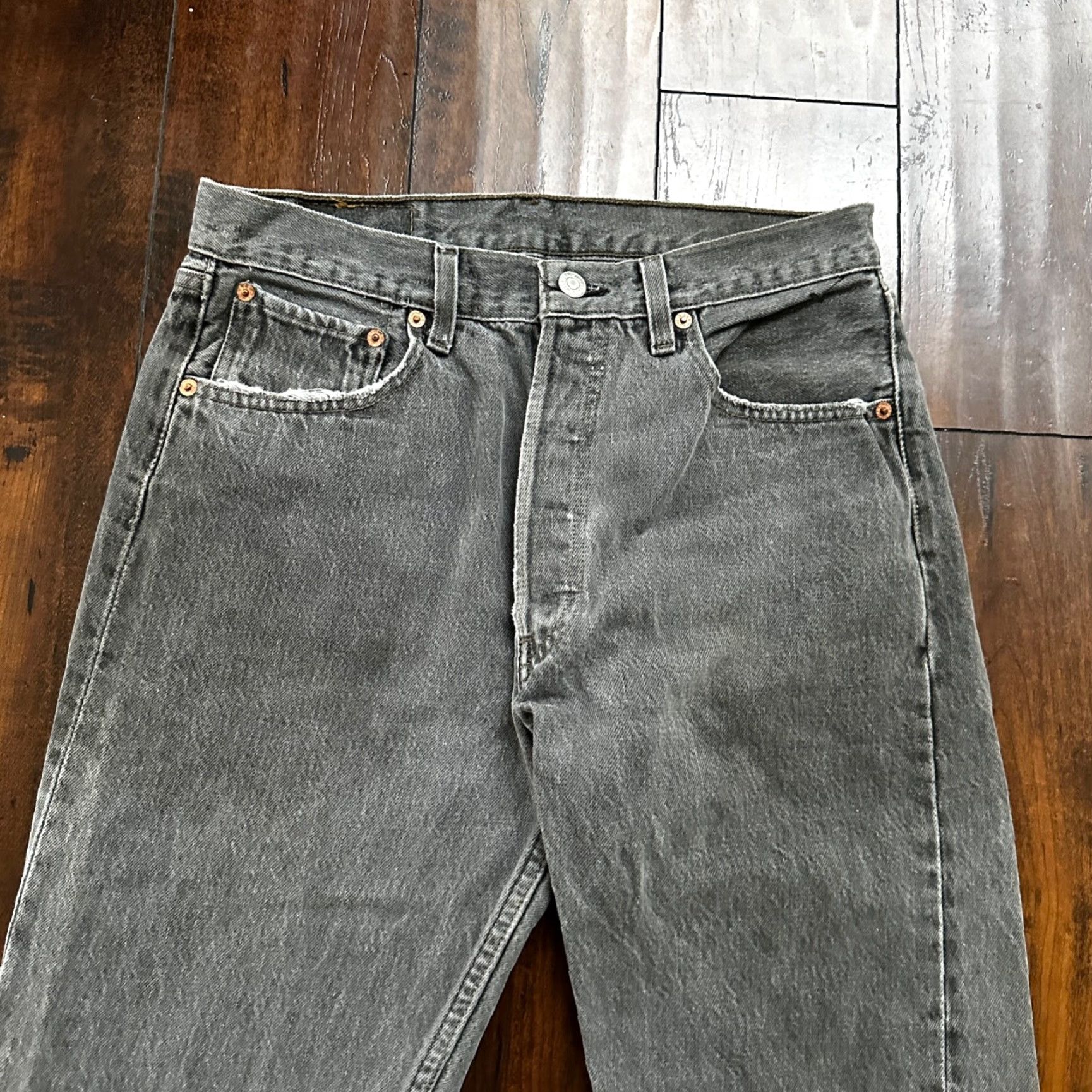 Levi's VINTAGE Levi's 501 Jeans 33x34 Light Wash Grey 90s Straight Fit Mens Size US 33 - 3 Thumbnail