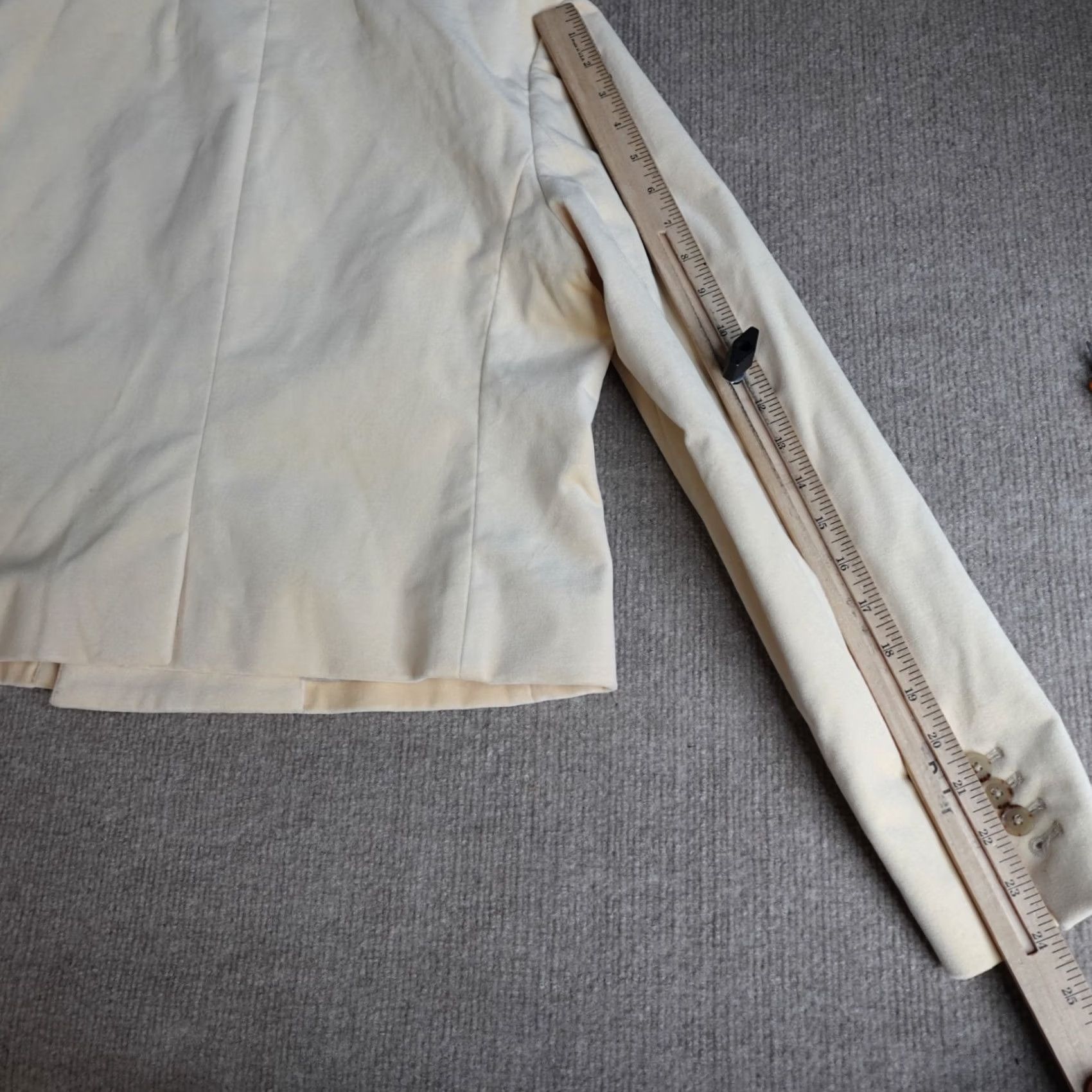 J.Crew J.CREW Blazer Women 10 Ivory Velvet Solid Long Sleeve Button Dry Clean Only Hoodie? (Note: This seems incorrect) Size L / US 10 / IT 46 - 4 Thumbnail