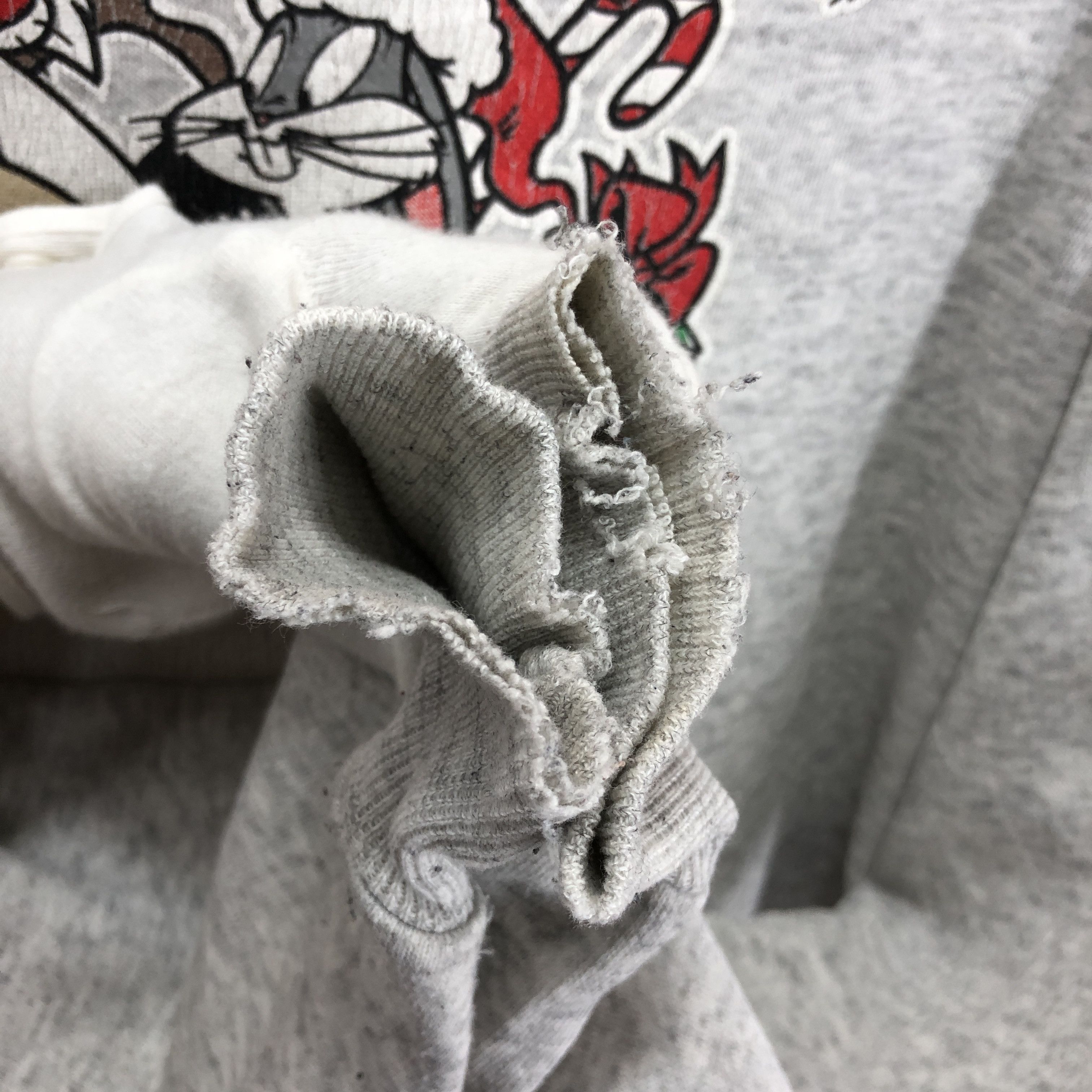 Warner Bros Vintage 1994 WARNER BROS Thrashed Sweatshirt #1615/02 Size US L / EU 52-54 / 3 - 7 Thumbnail